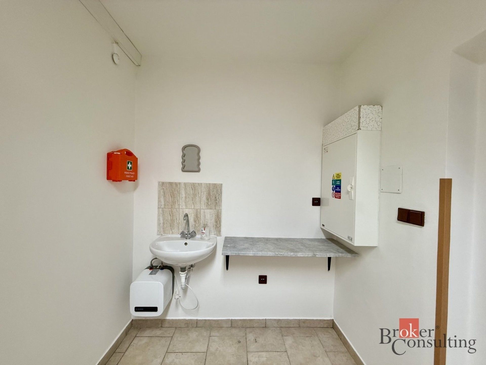 Pronájem komerčního prostoru 200 m² - foto 11