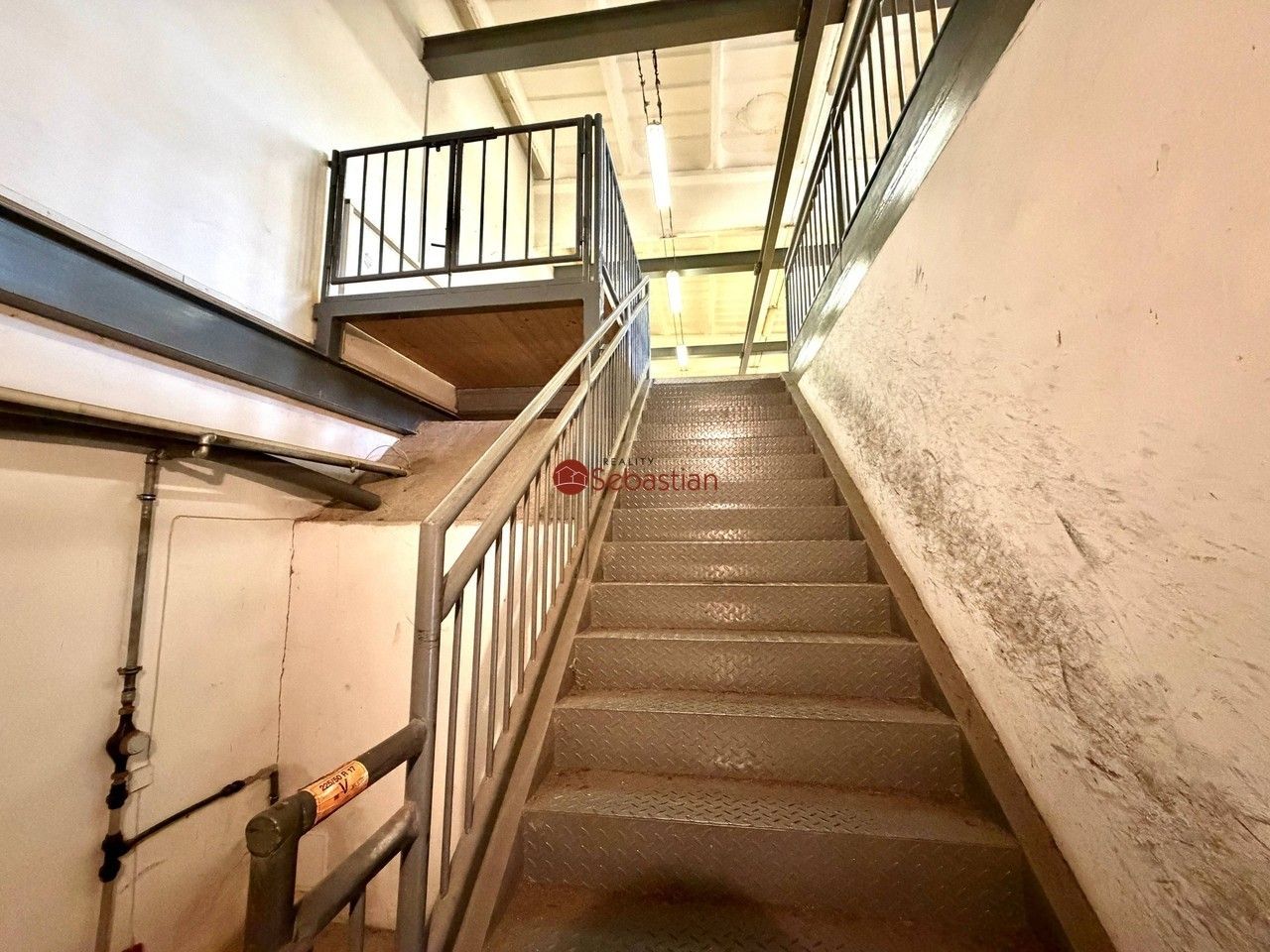 Pronájem komerčního prostoru 530 m² - foto 6