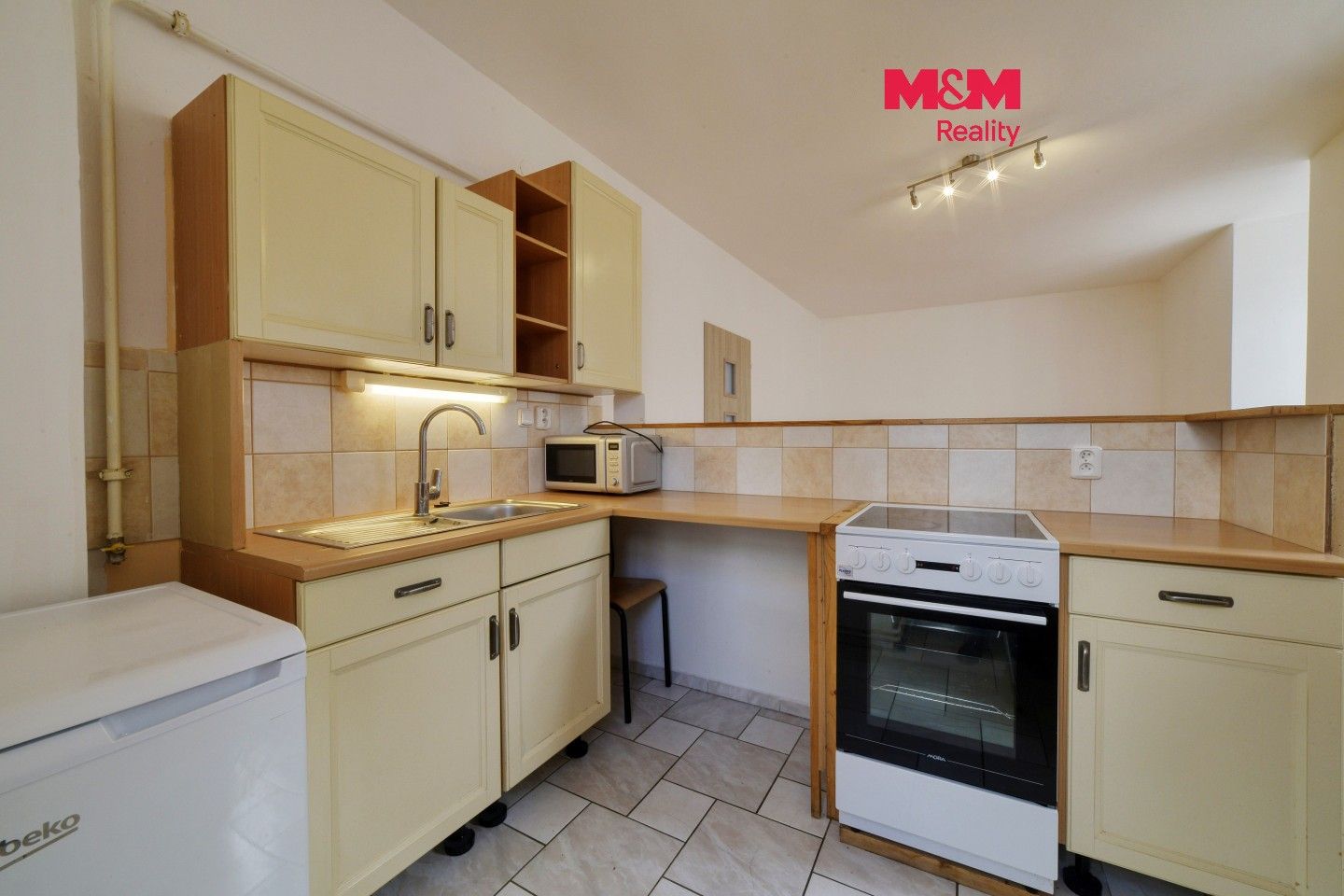 Pronájem bytu 1+kk 27 m² - foto 1