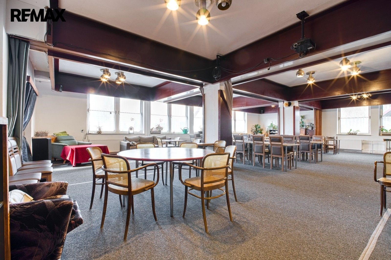 Prodej komerčního prostoru 1000 m² - foto 2