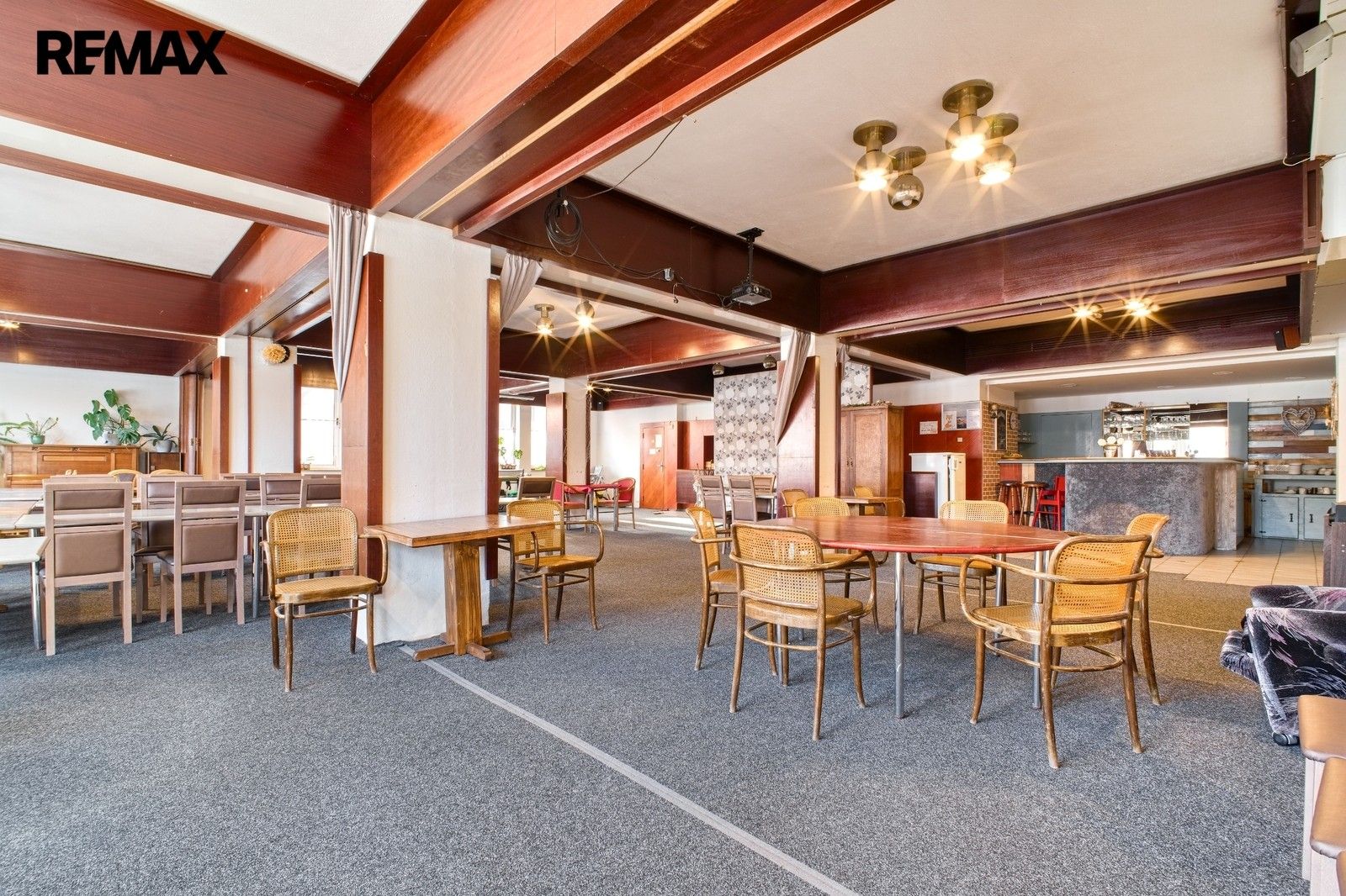 Prodej komerčního prostoru 1000 m² - foto 21
