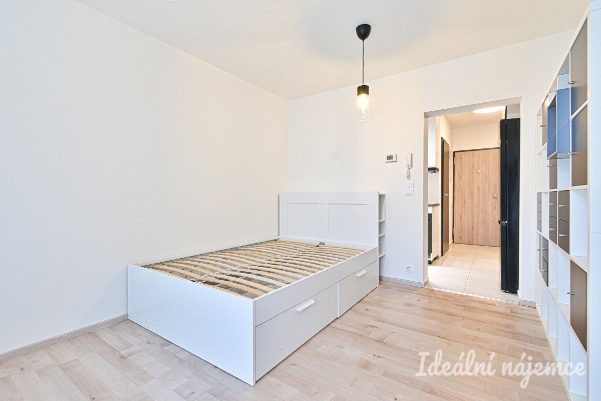 Pronájem bytu 1+1 24 m² - foto 1