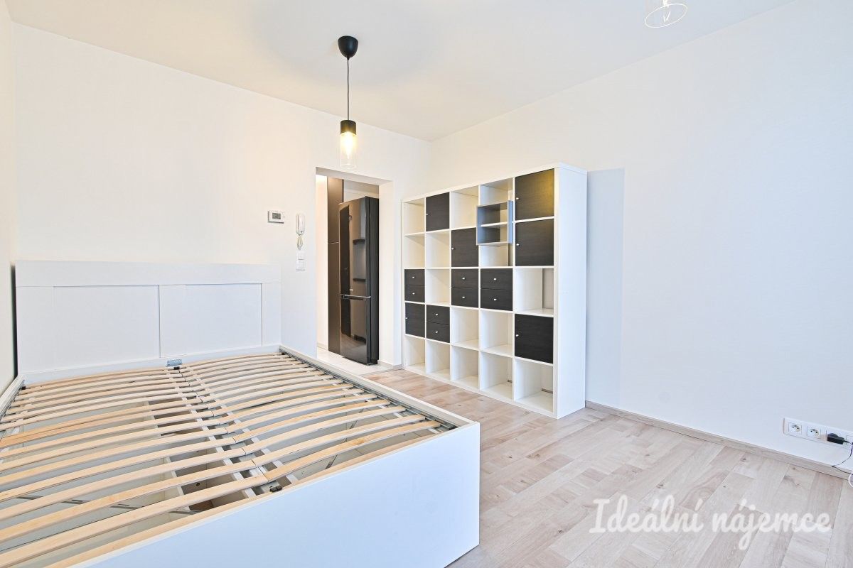 Pronájem bytu 1+1 24 m² - foto 3