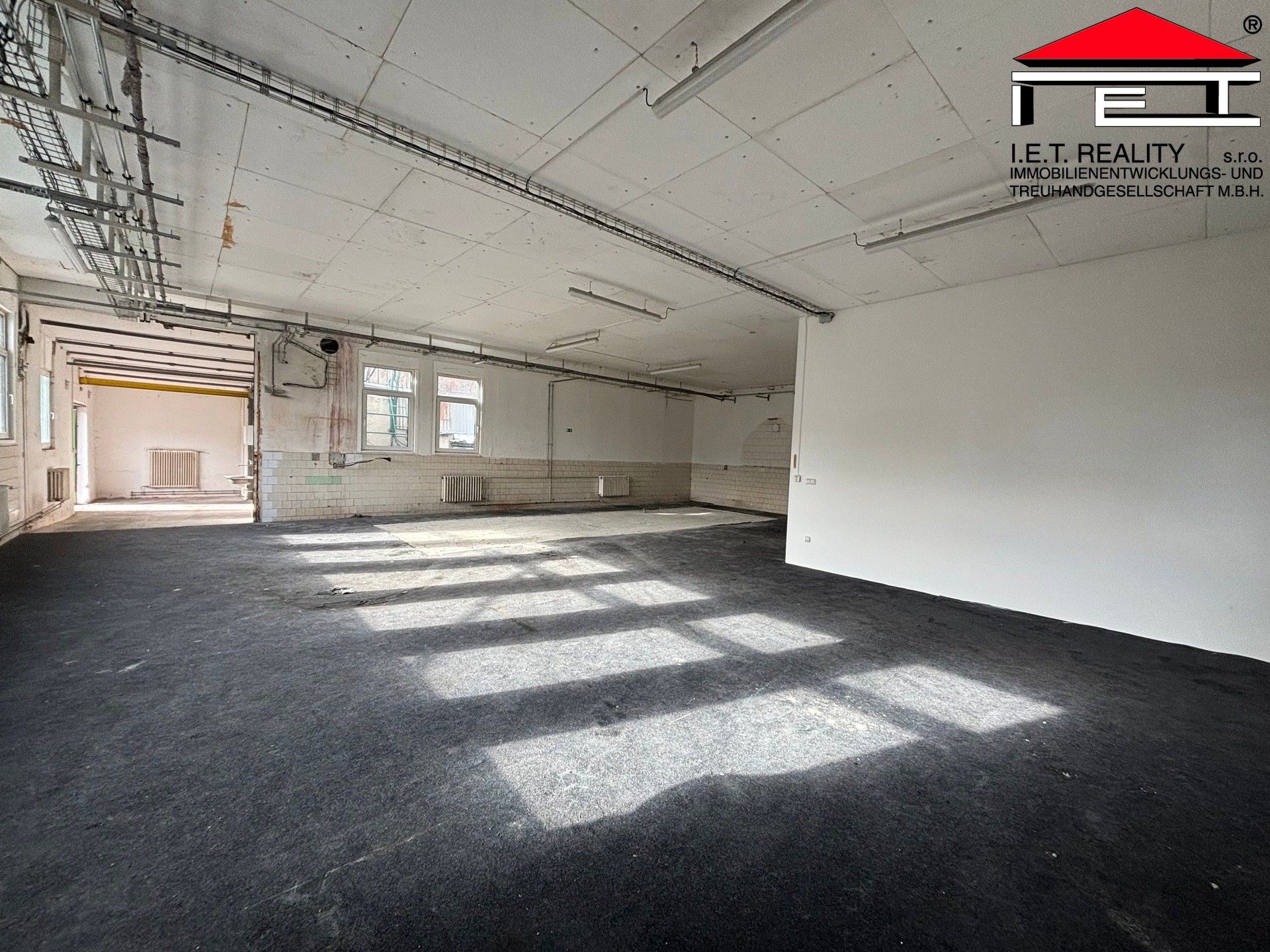 Pronájem komerčního prostoru 260 m² - foto 2