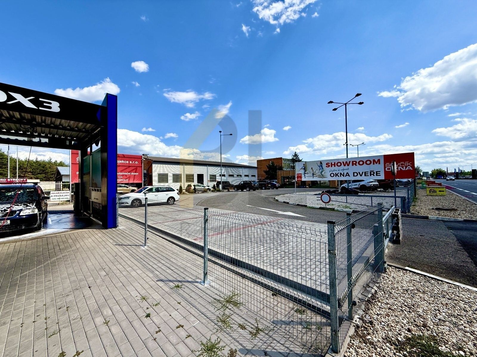 Pronájem komerčního prostoru 600 m² - foto 1