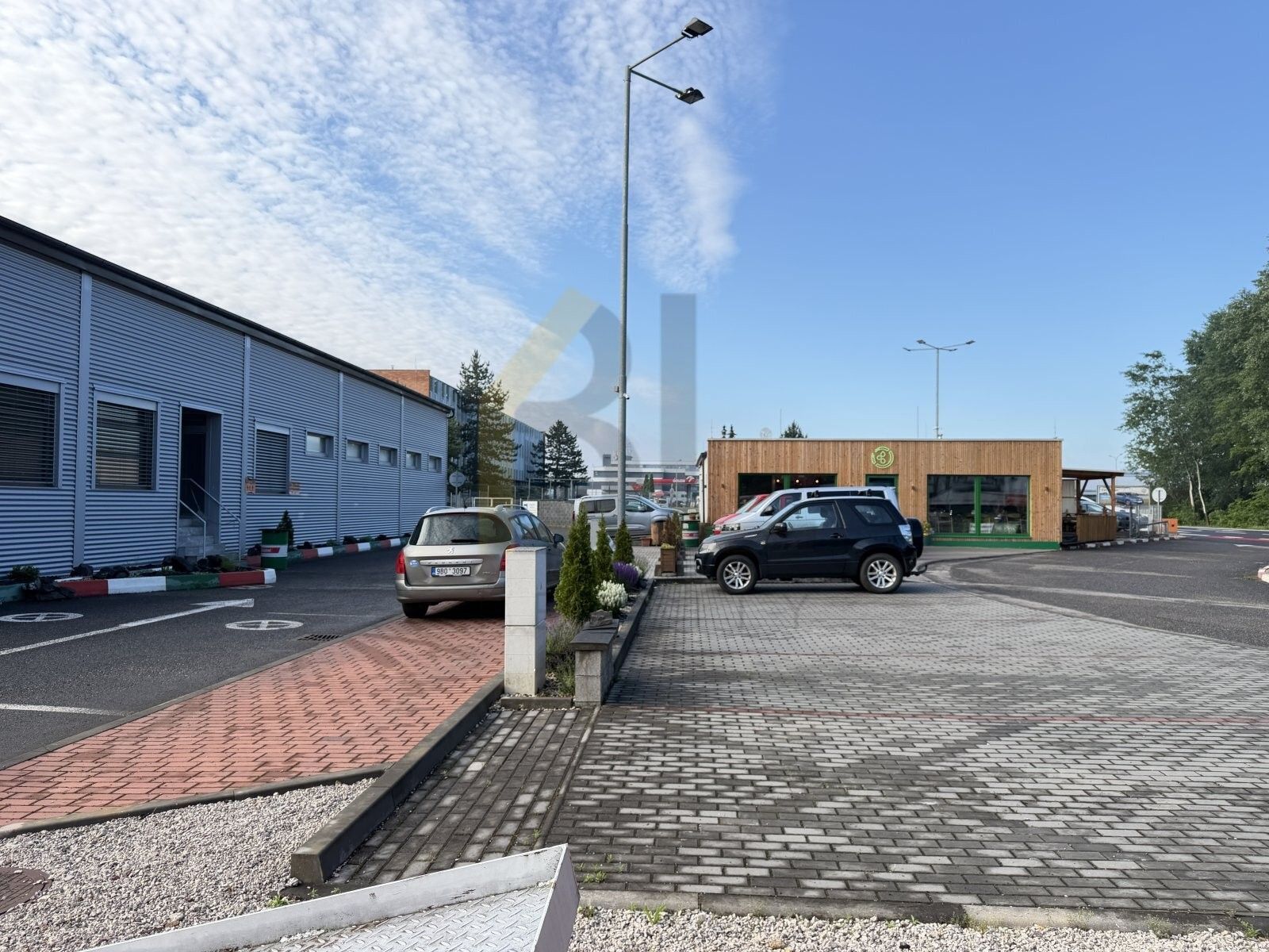 Pronájem komerčního prostoru 600 m² - foto 4