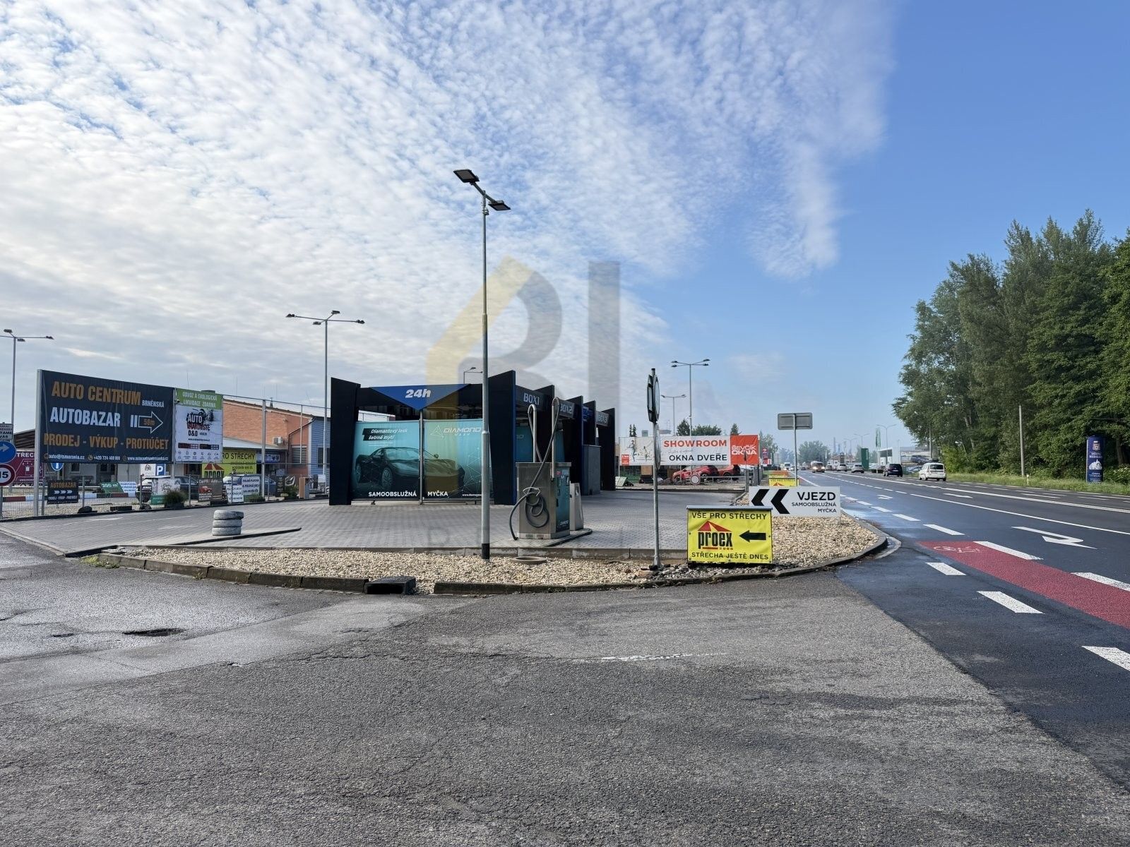 Pronájem komerčního prostoru 600 m² - foto 2