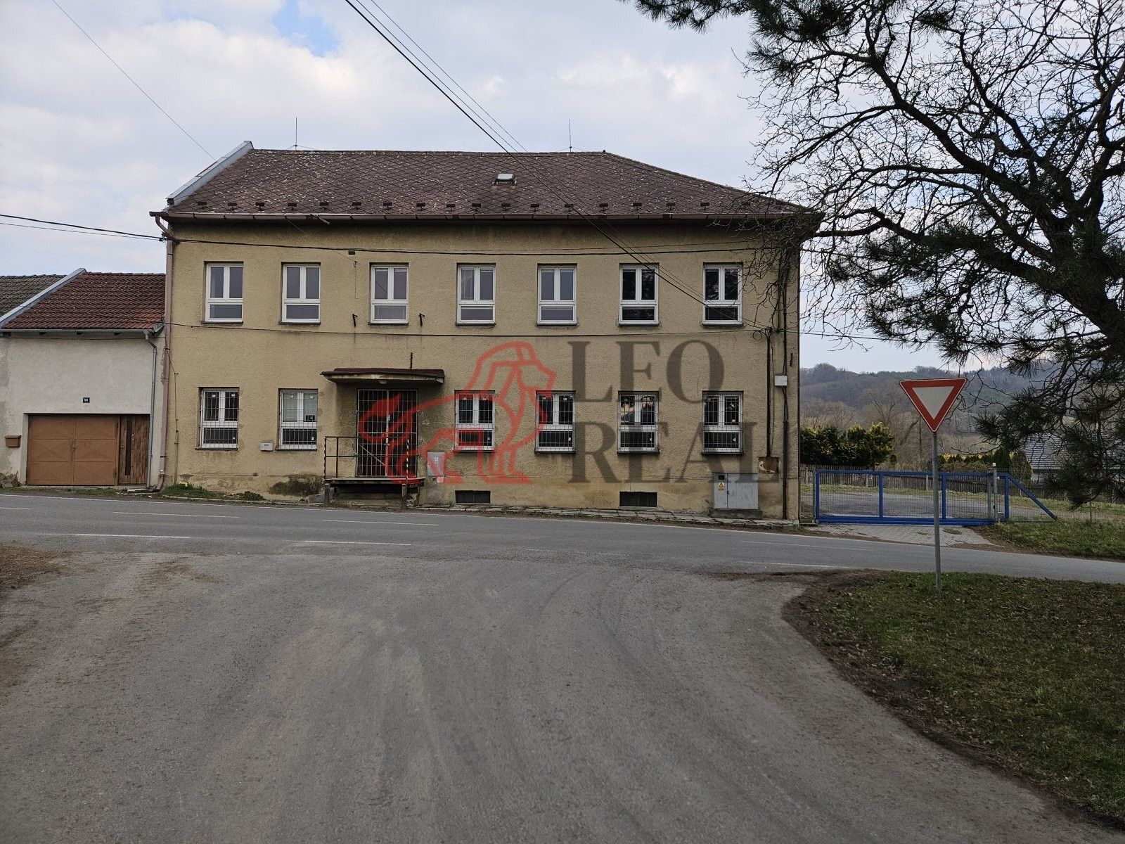 Prodej komerčního prostoru 372 m² - foto 1