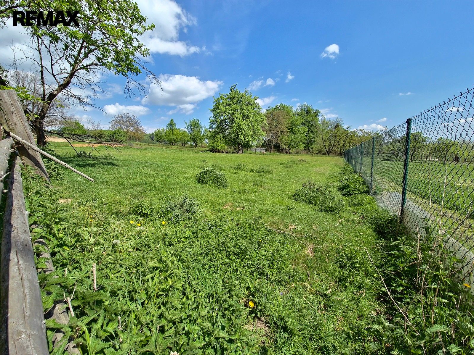 Prodej pozemku 1384 m² - foto 2