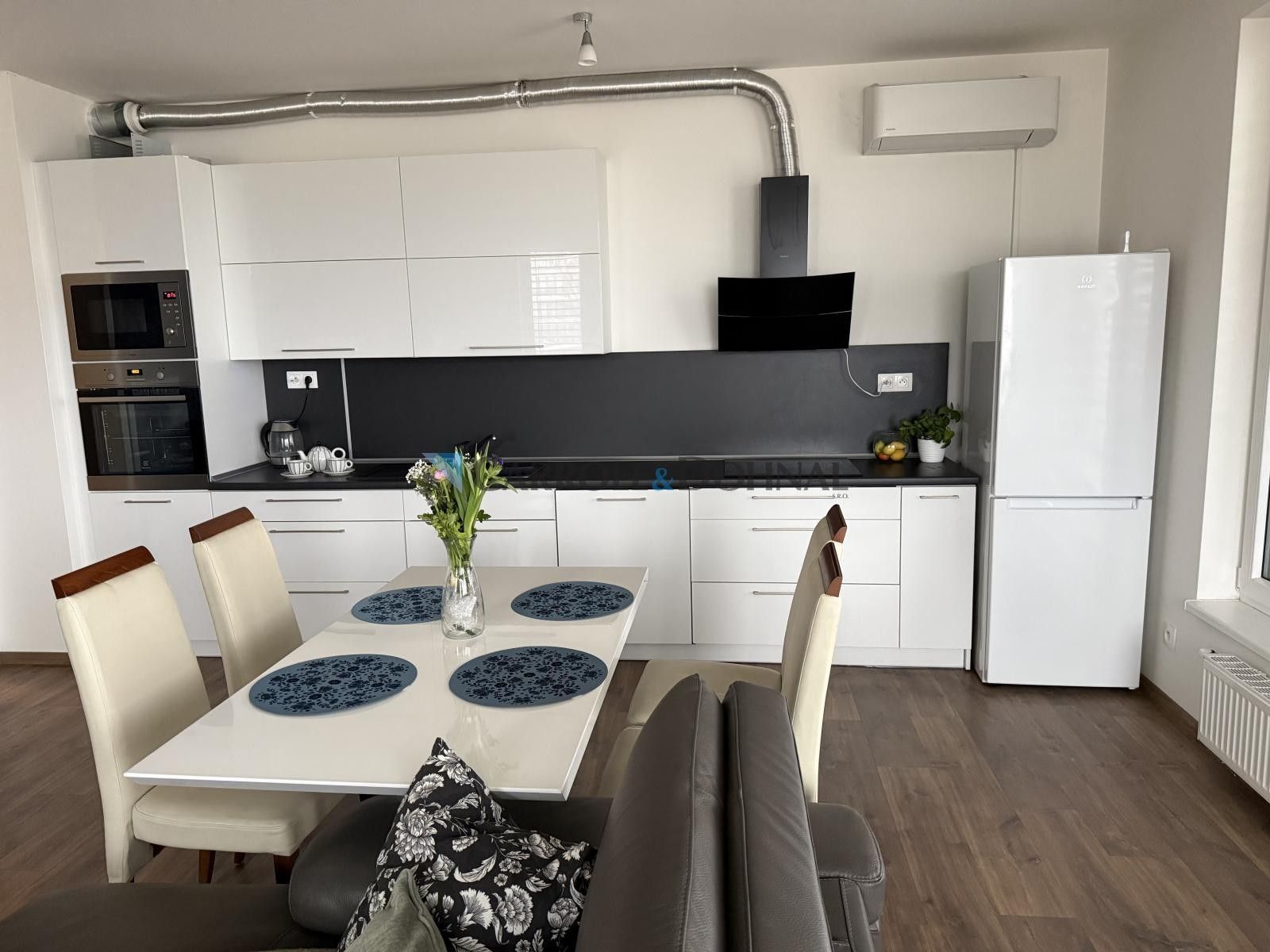 Pronájem bytu 4+kk 112 m² - foto 5