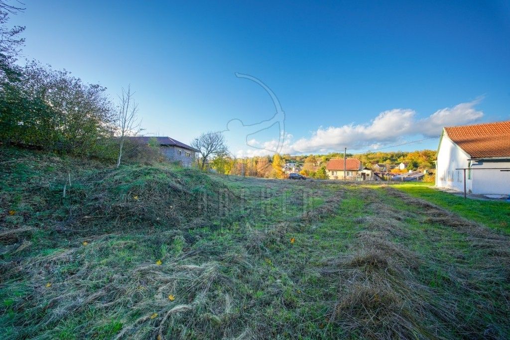 Prodej pozemku 1110 m² - foto 1