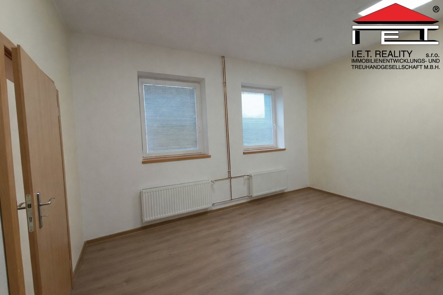 Pronájem komerčního prostoru 42 m² - foto 2