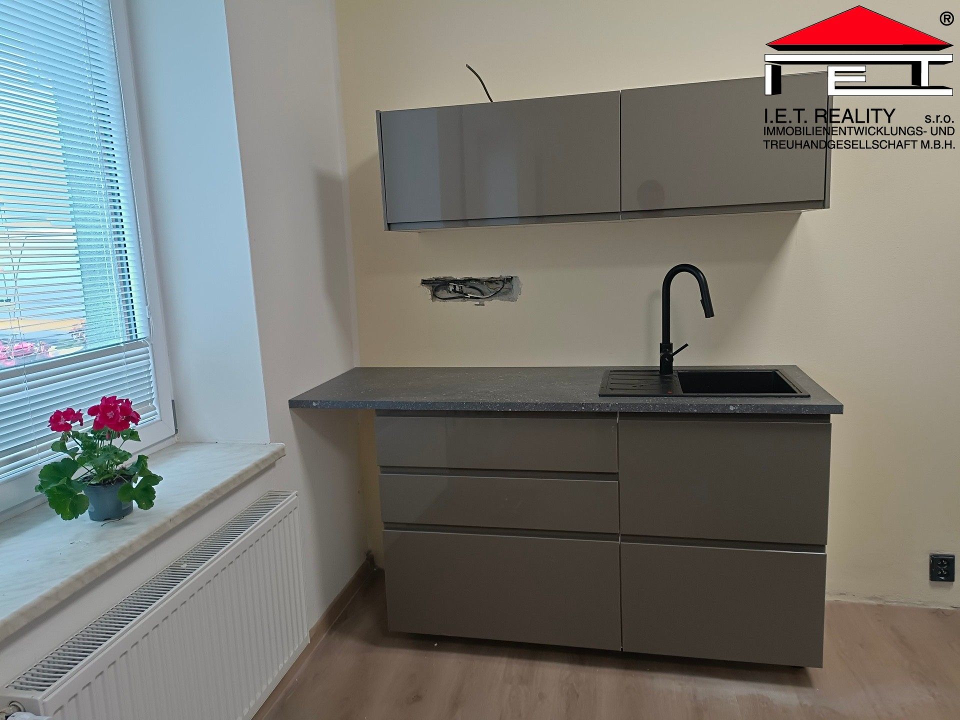 Pronájem komerčního prostoru 42 m² - foto 3