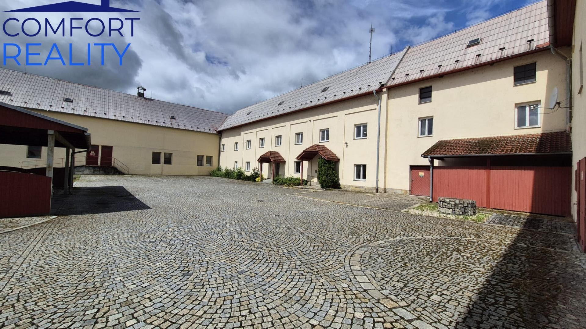 Prodej nemovitosti 1900 m² - foto 2