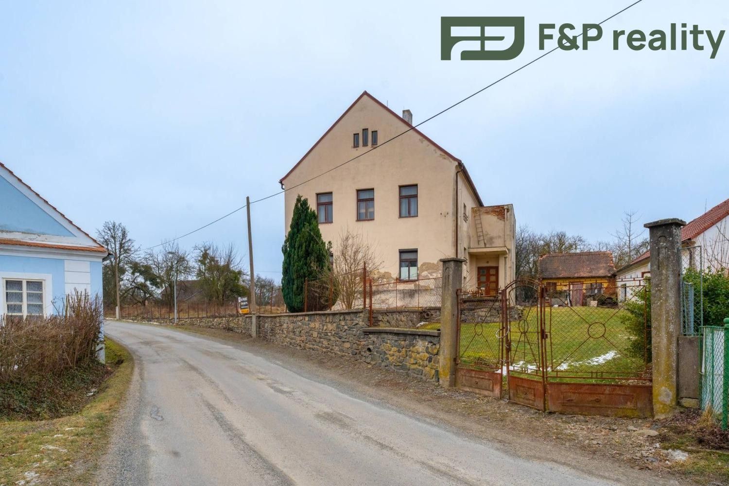 Prodej nemovitosti 300 m² - foto 1