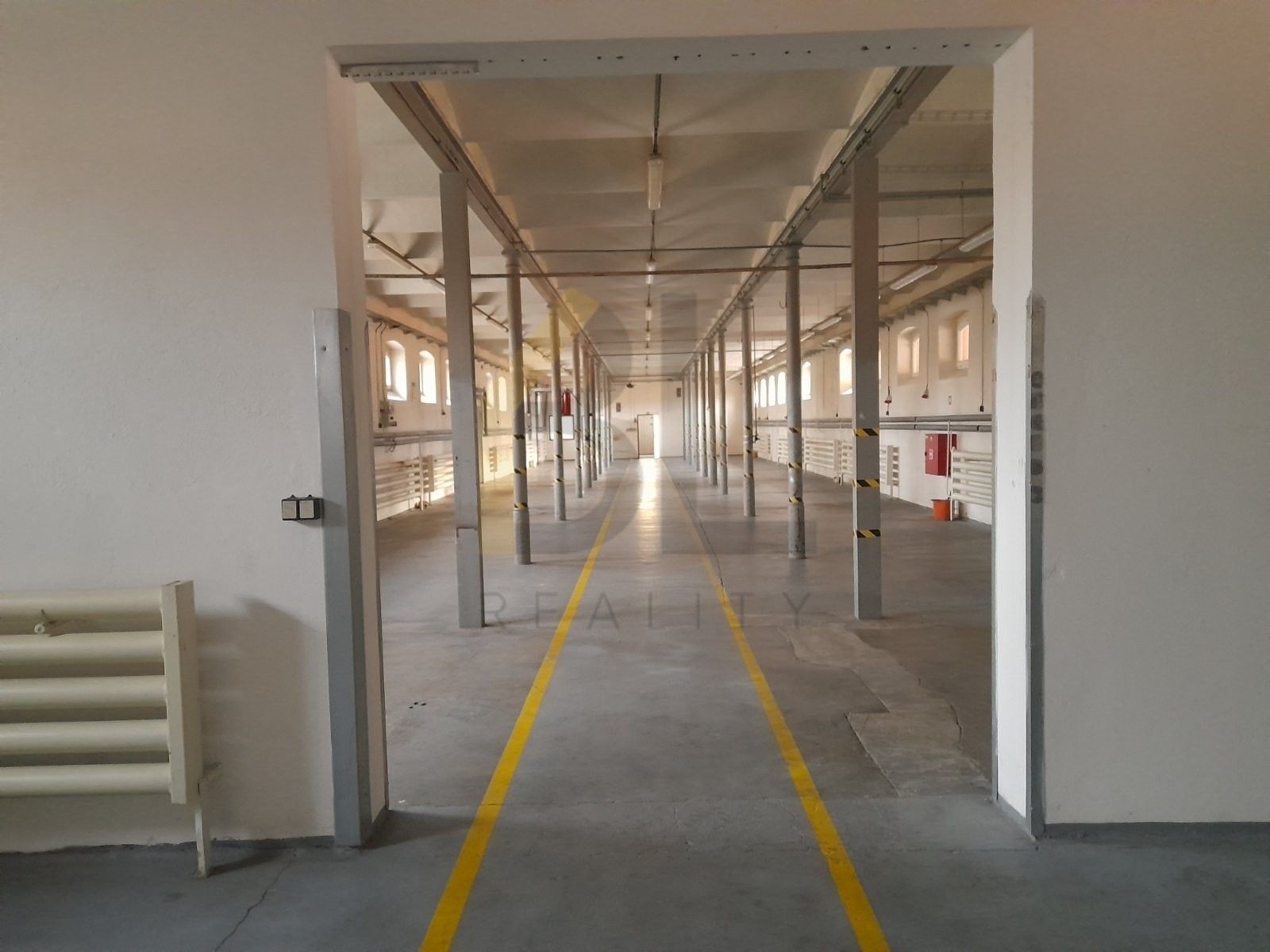 Pronájem komerčního prostoru 800 m² - foto 5