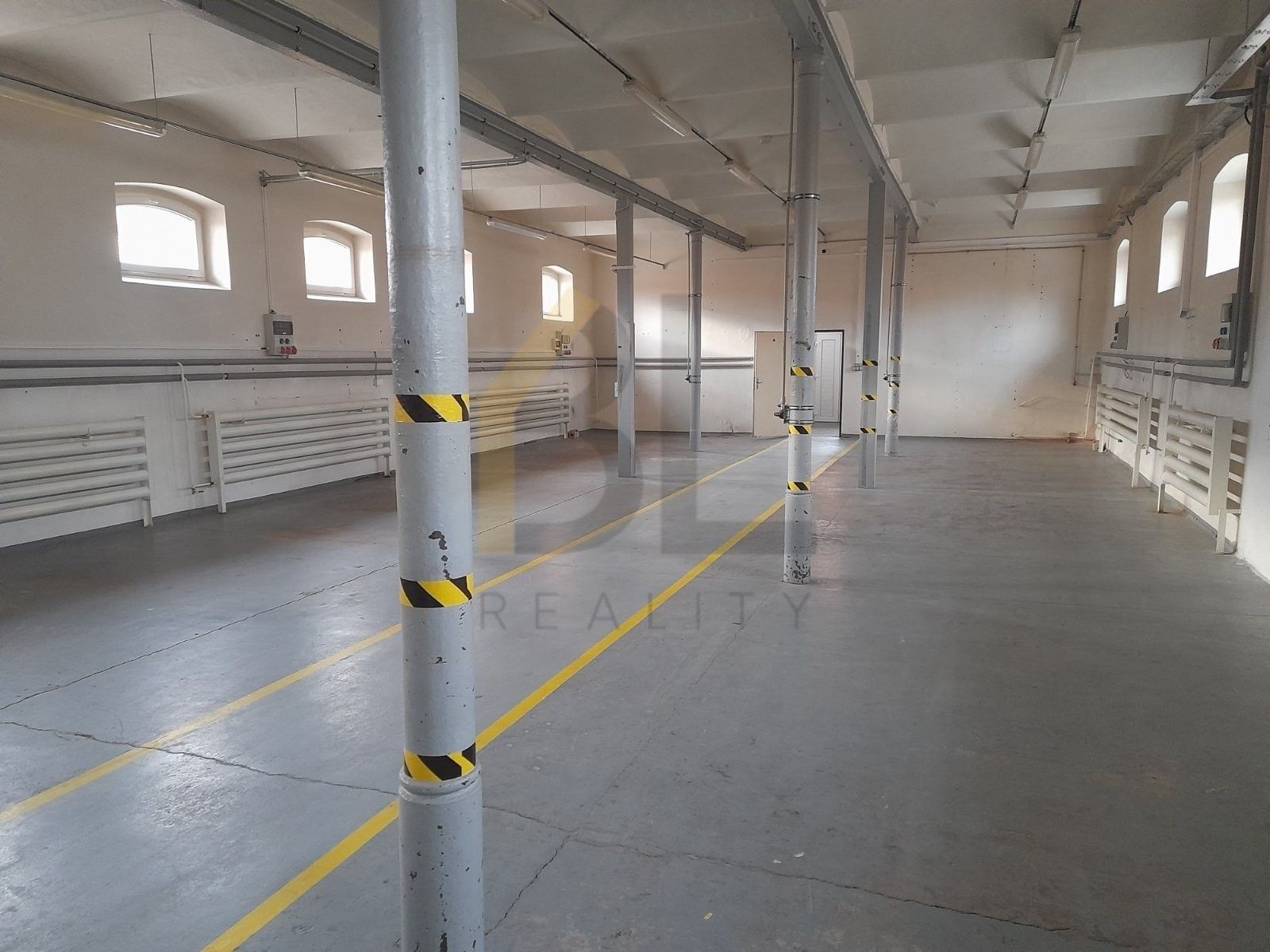Pronájem komerčního prostoru 800 m² - foto 3