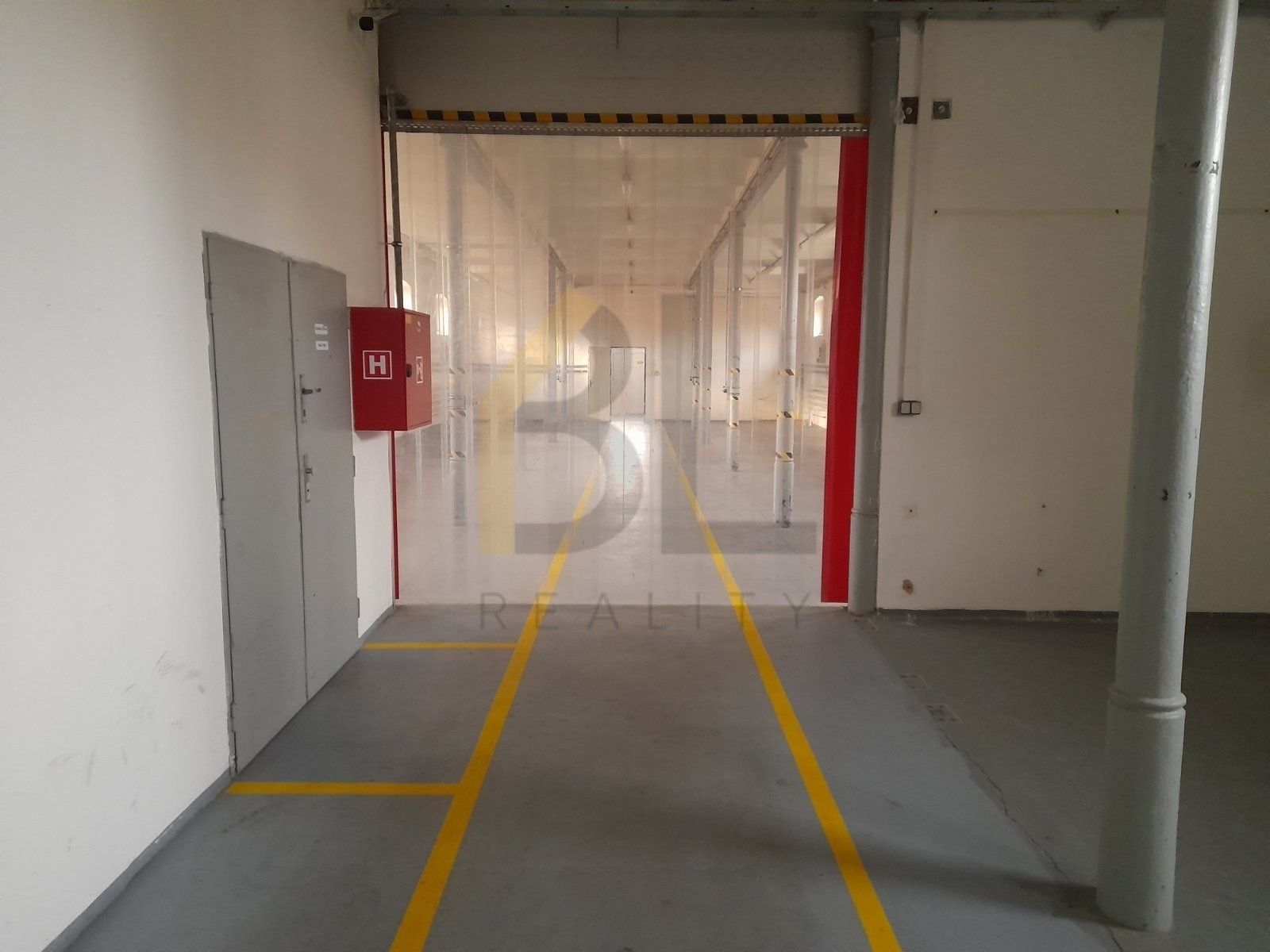 Pronájem komerčního prostoru 800 m² - foto 7