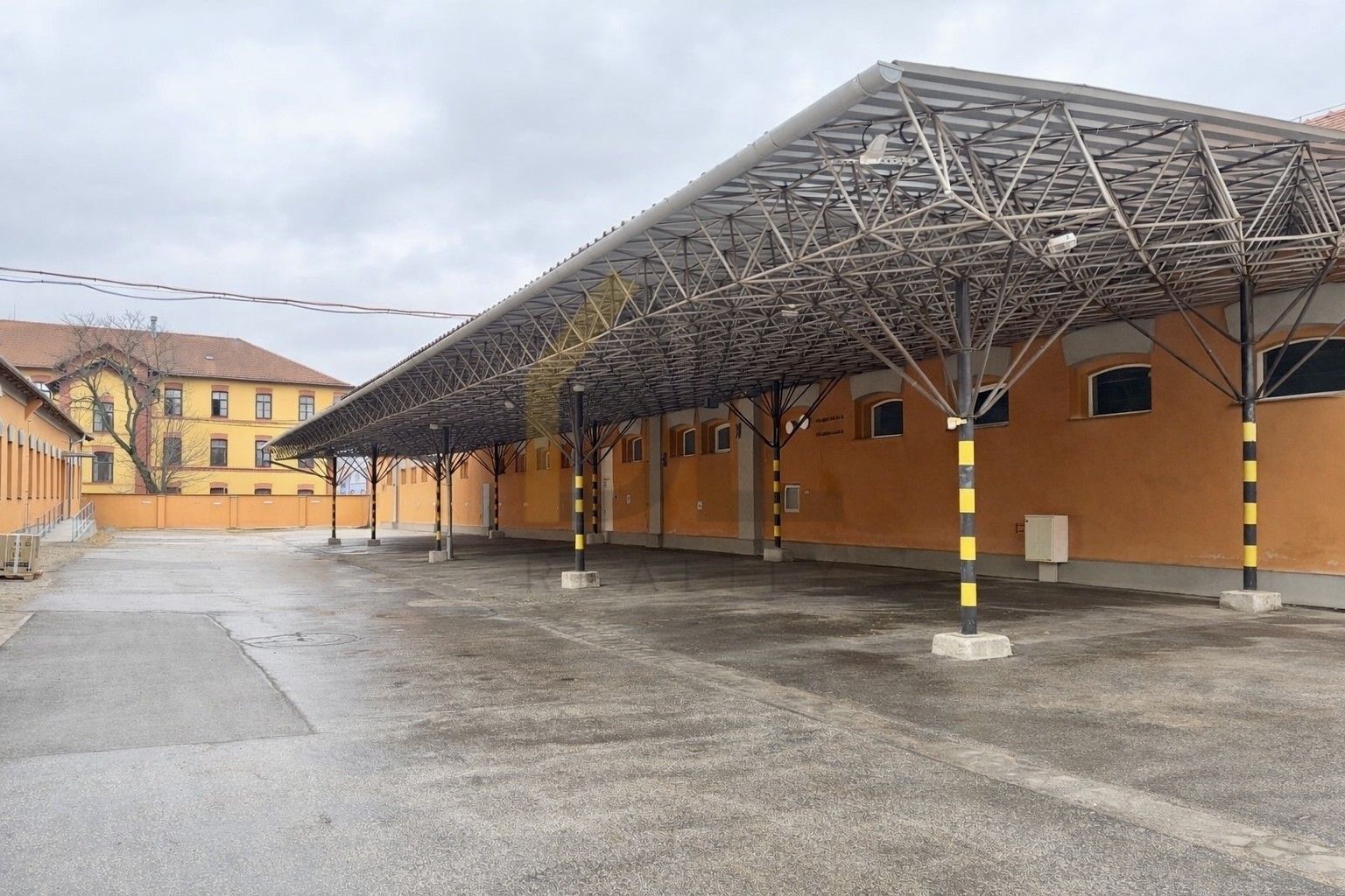 Pronájem komerčního prostoru 800 m² - foto 9