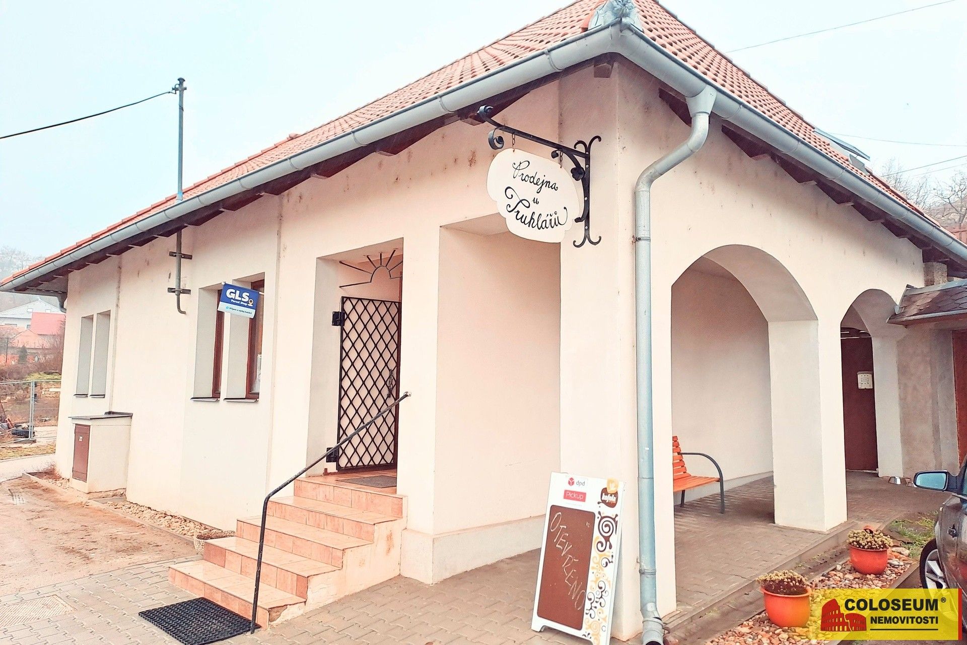 Pronájem komerčního prostoru 69 m² - foto 1