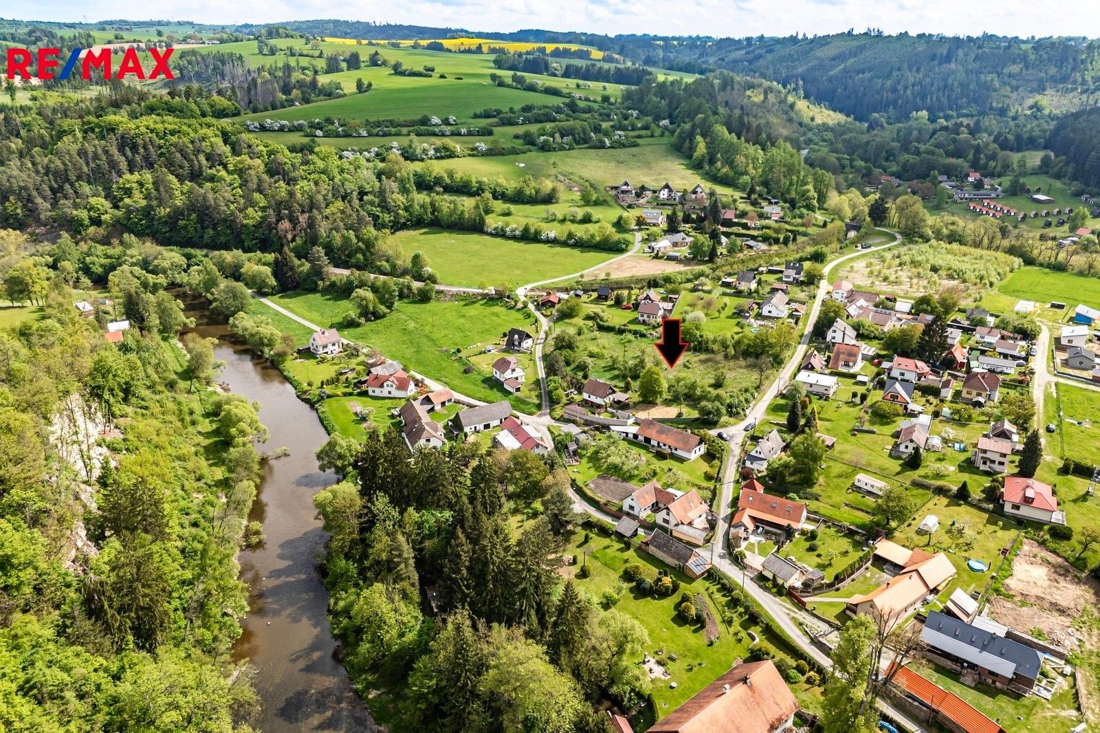 Prodej pozemku 800 m² - foto 1