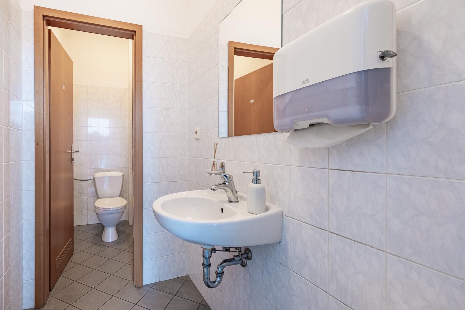 Pronájem komerčního prostoru 51 m² - foto 5