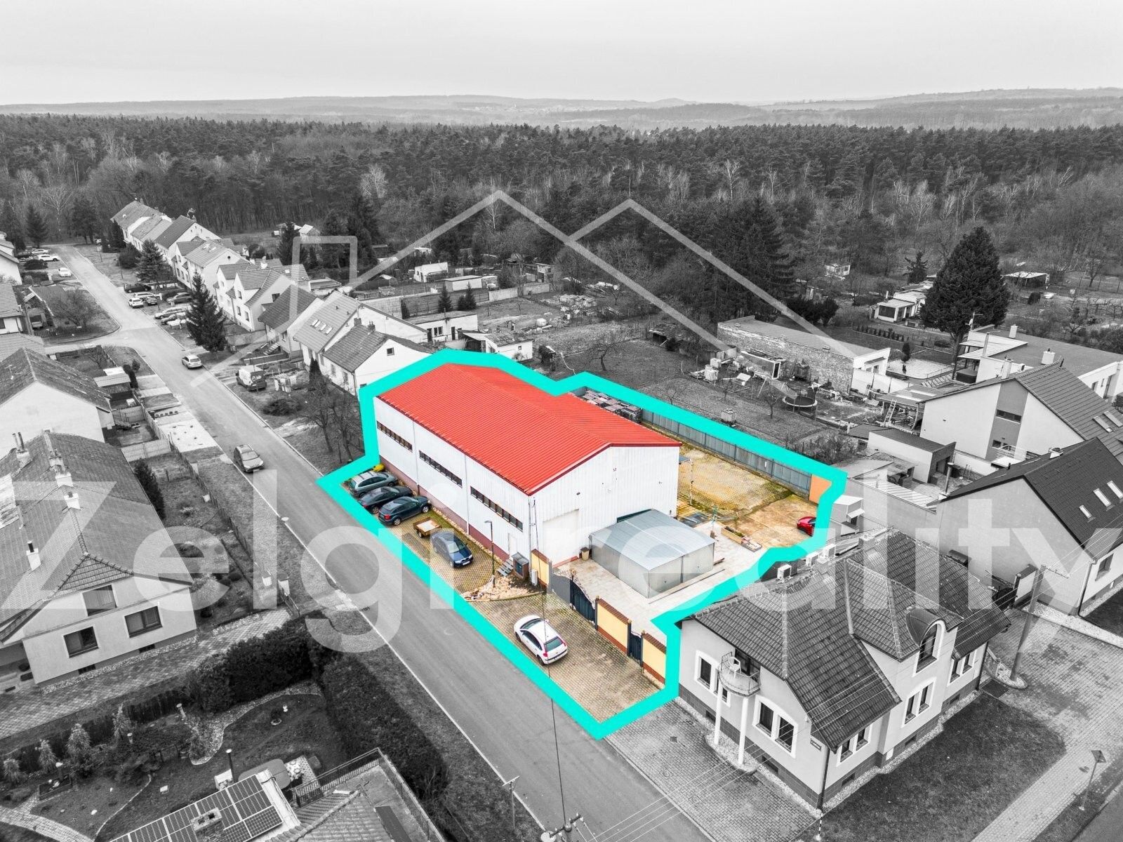 Pronájem komerčního prostoru 355 m² - foto 1