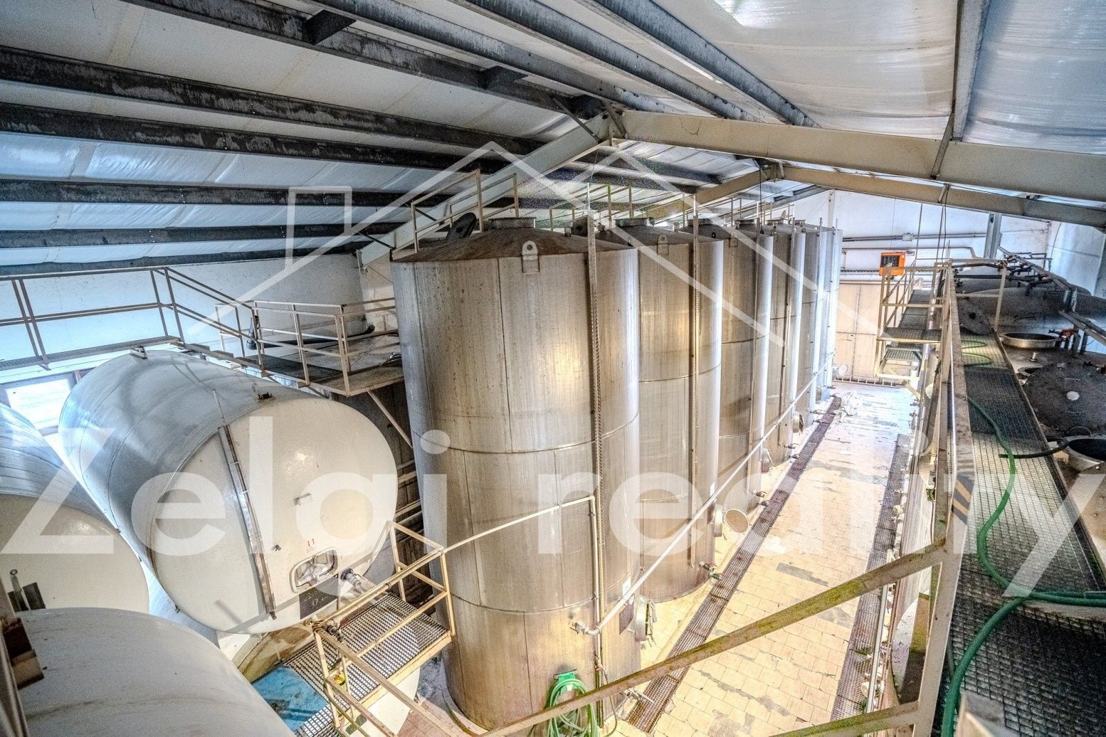 Pronájem komerčního prostoru 355 m² - foto 11