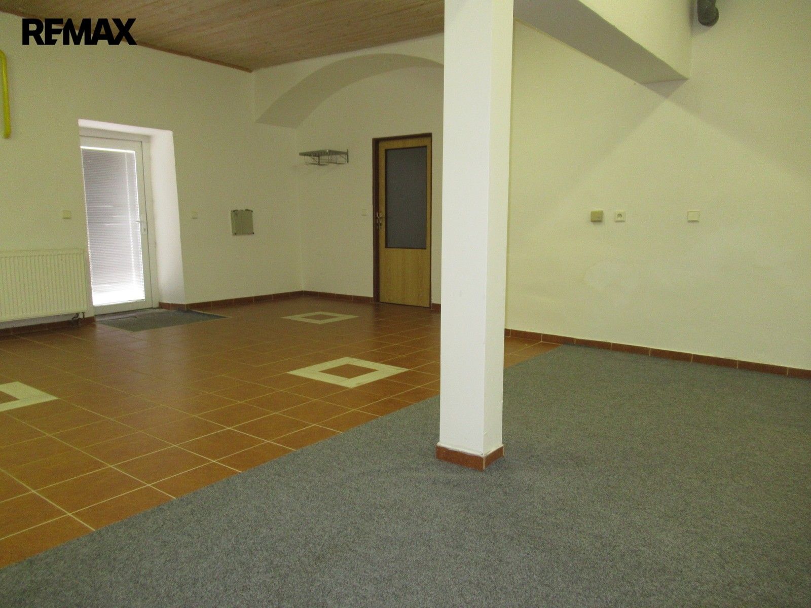 Pronájem komerčního prostoru 69 m² - foto 3