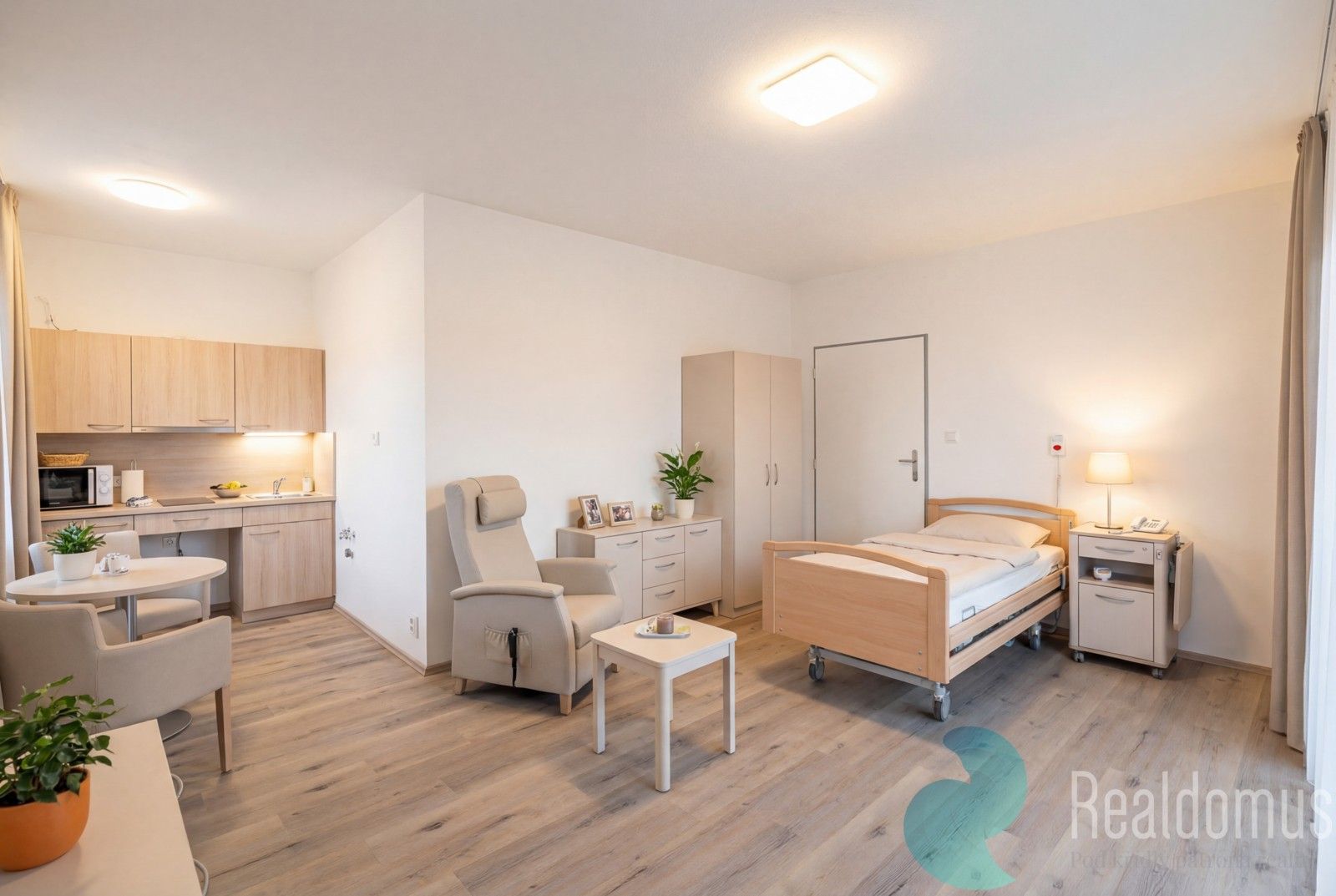 Prodej nemovitosti 1325 m² - foto 1