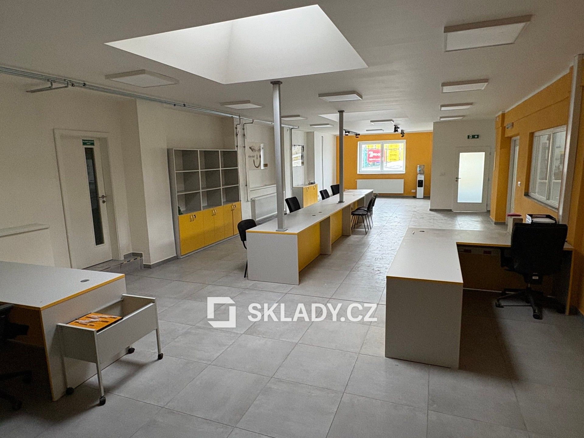 Pronájem komerčního prostoru 730 m² - foto 12
