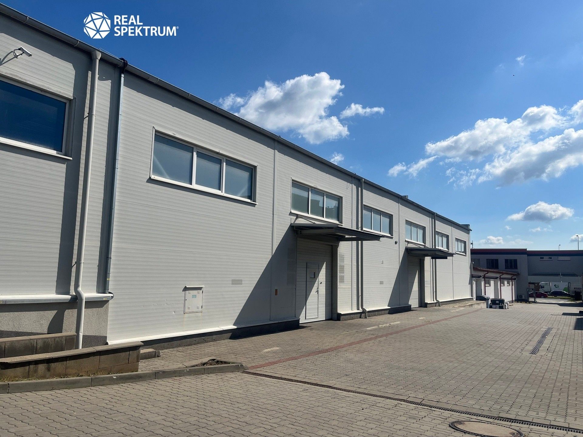 Pronájem komerčního prostoru 950 m² - foto 1