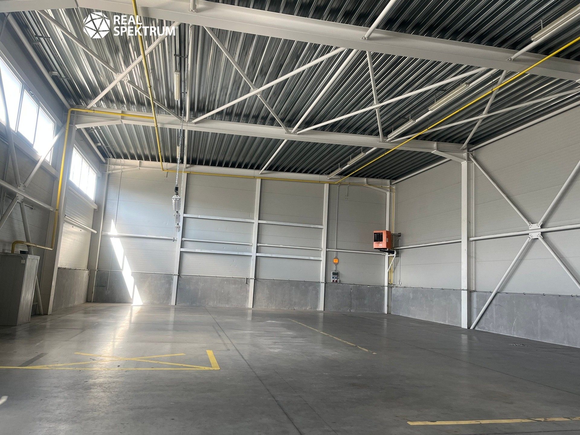 Pronájem komerčního prostoru 950 m² - foto 3