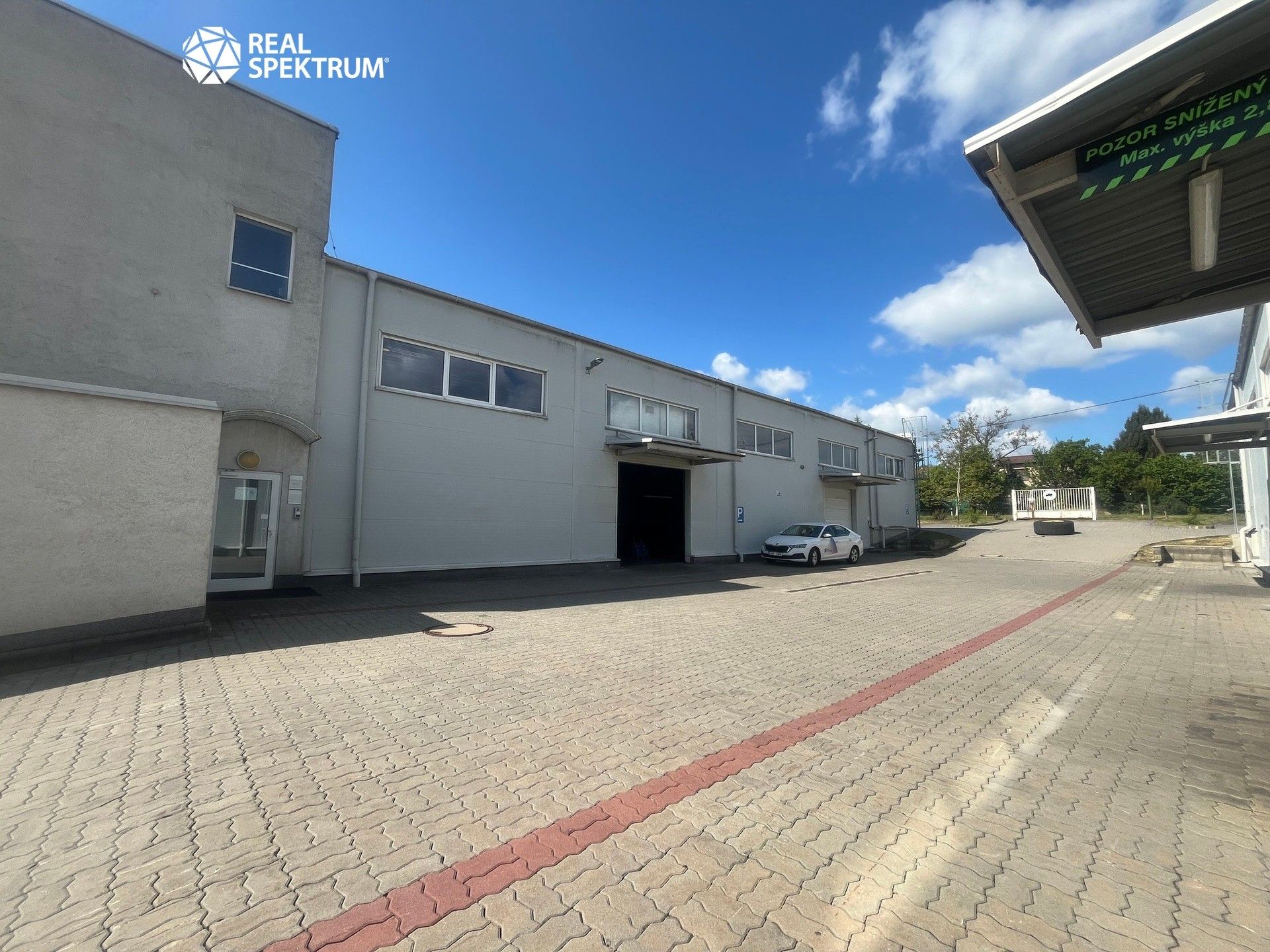 Pronájem komerčního prostoru 950 m² - foto 9