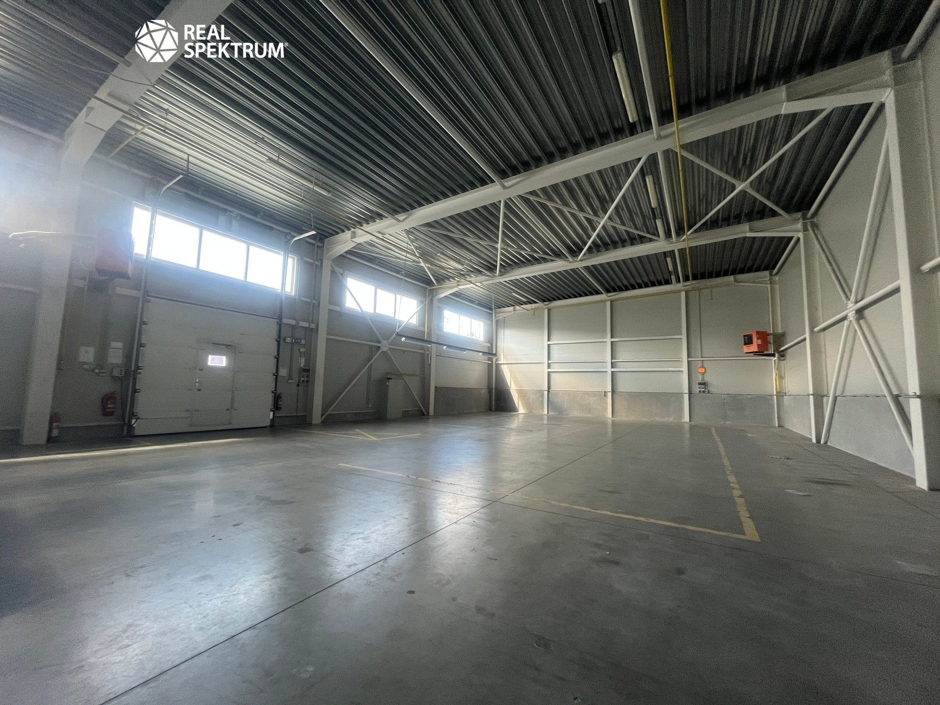 Pronájem komerčního prostoru 950 m² - foto 11