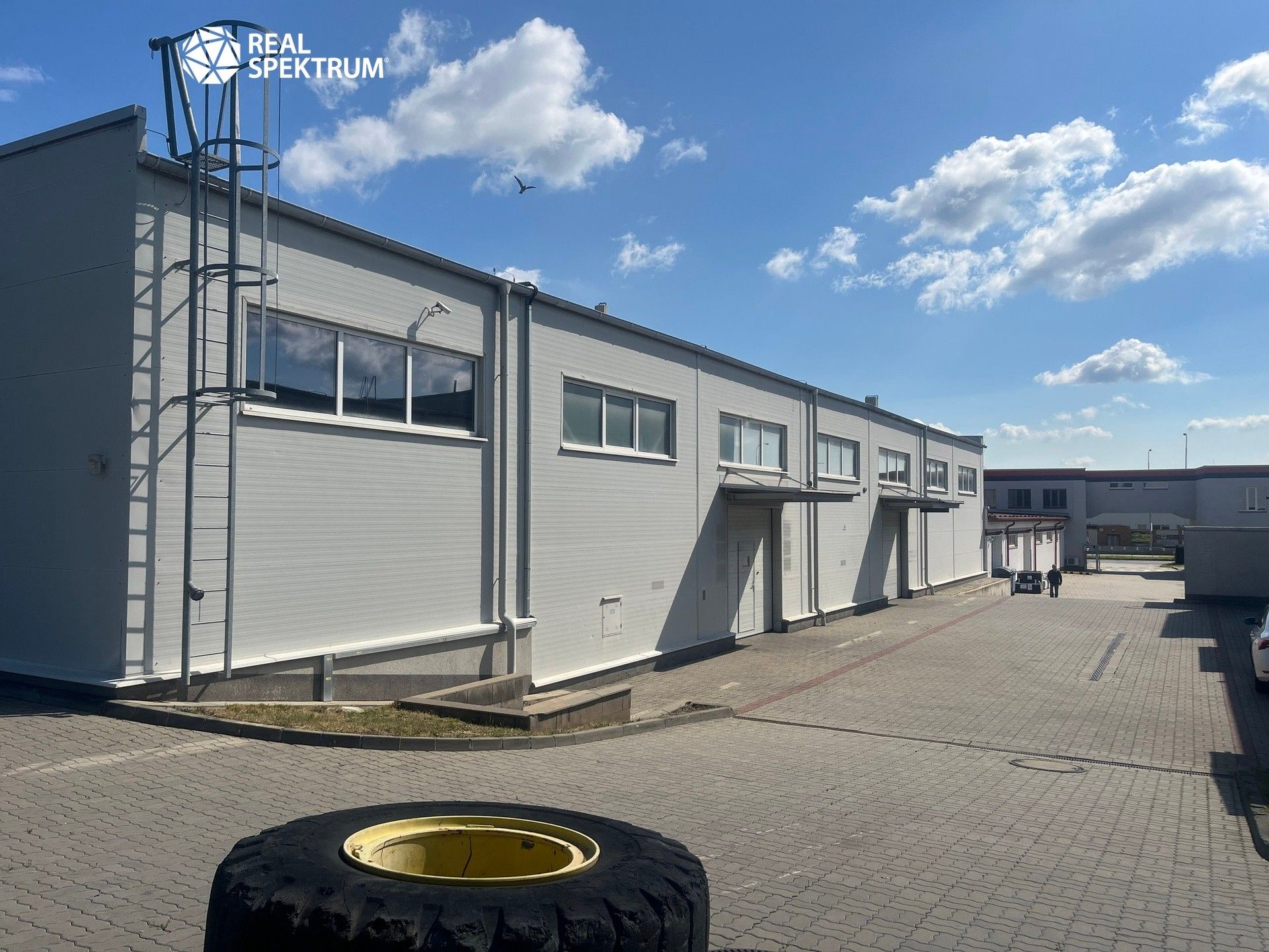 Pronájem komerčního prostoru 950 m² - foto 15