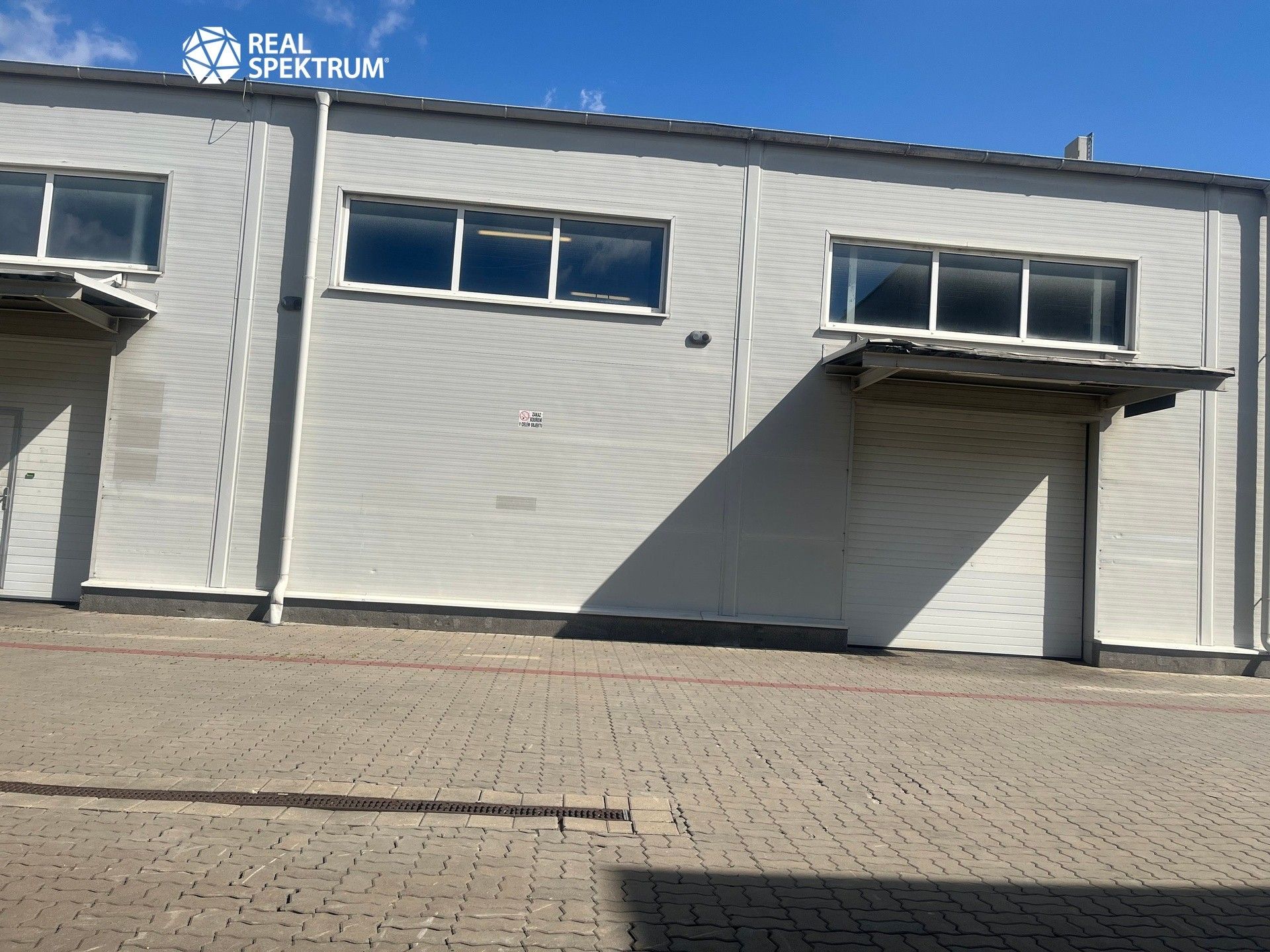 Pronájem komerčního prostoru 950 m² - foto 16