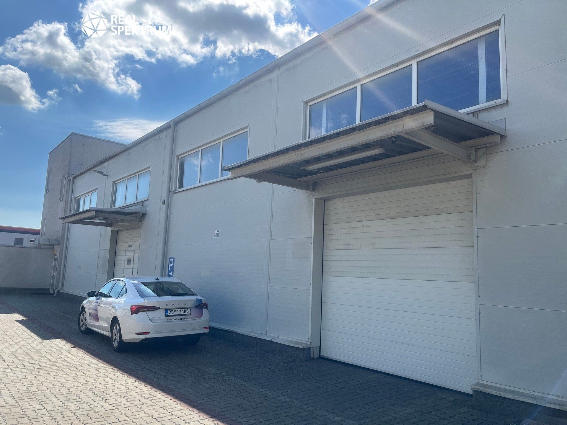 Pronájem komerčního prostoru 950 m² - foto 18