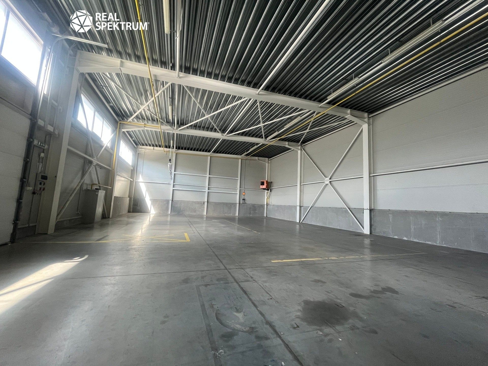 Pronájem komerčního prostoru 950 m² - foto 19
