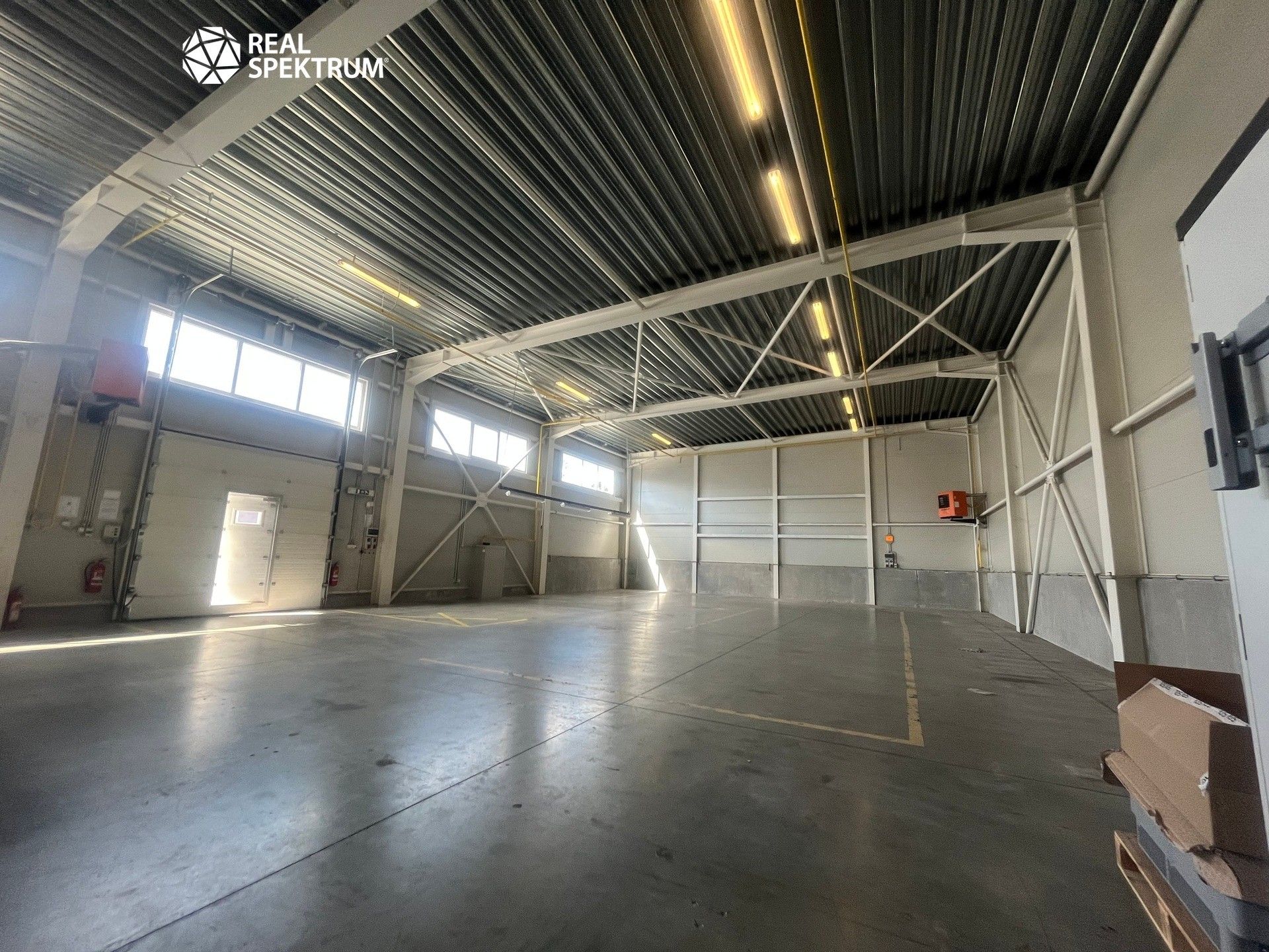 Pronájem komerčního prostoru 950 m² - foto 20