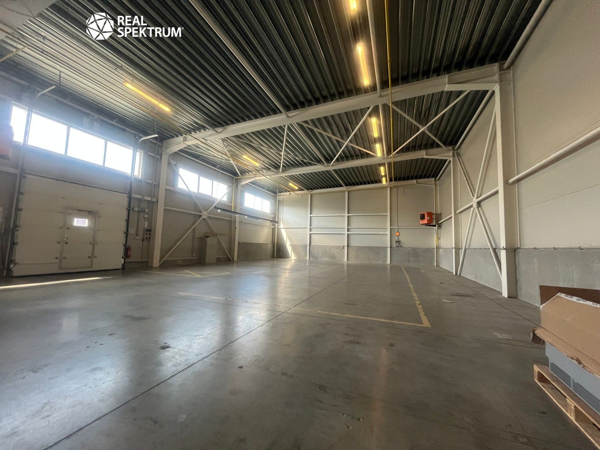 Pronájem komerčního prostoru 950 m² - foto 21