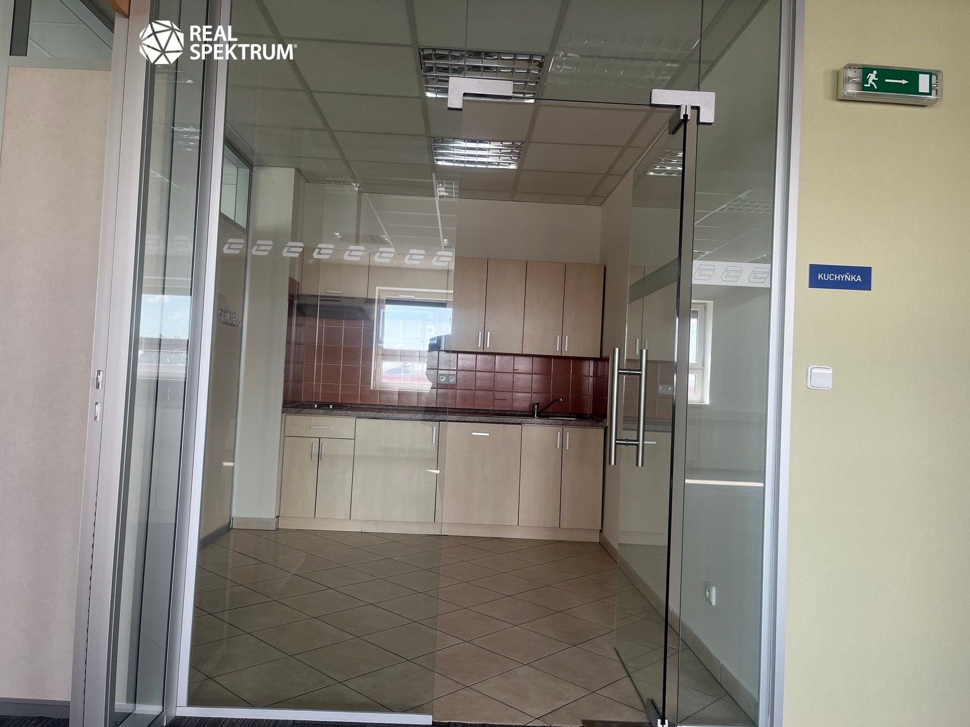 Pronájem komerčního prostoru 950 m² - foto 23