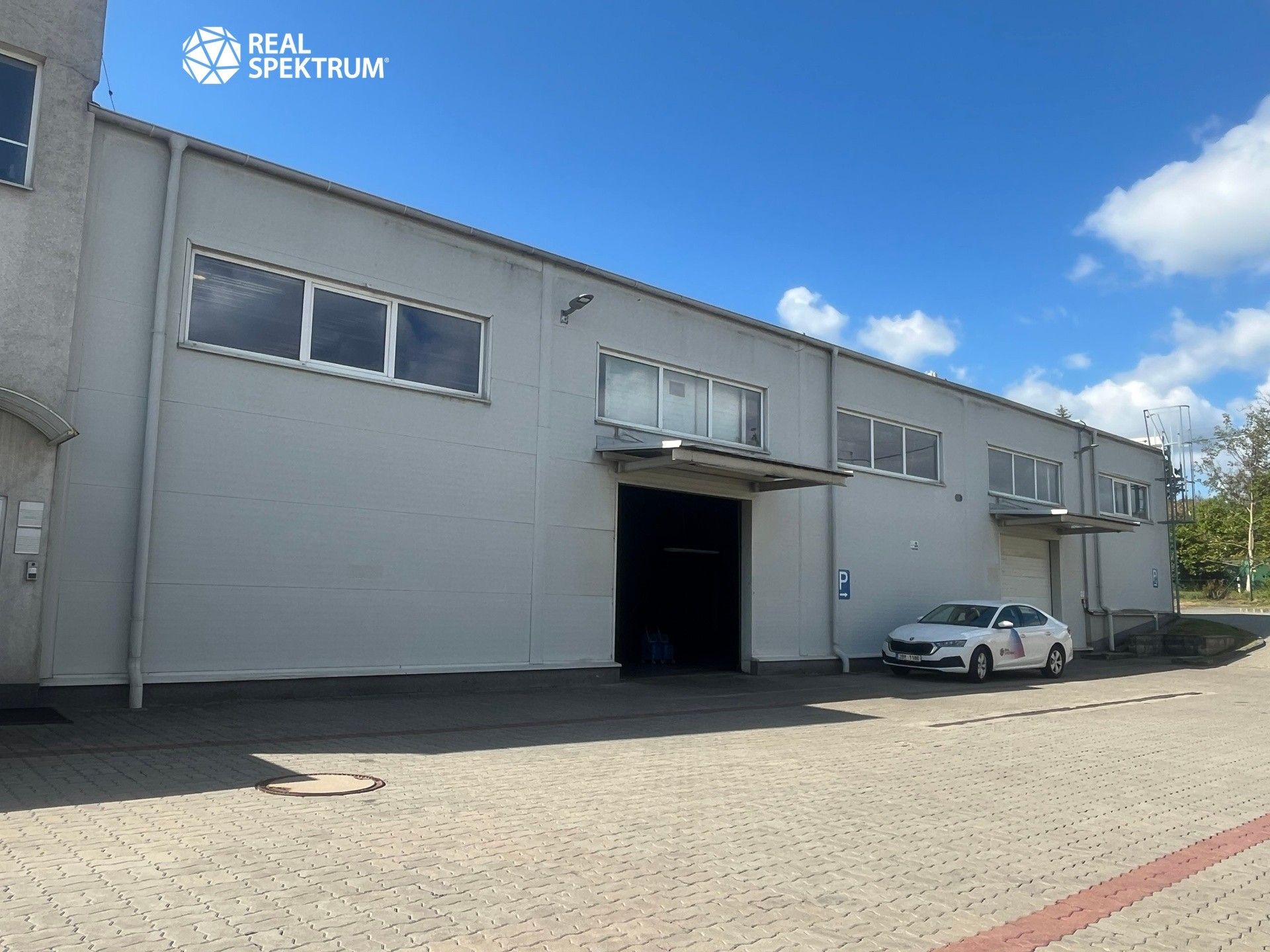 Pronájem komerčního prostoru 950 m² - foto 24