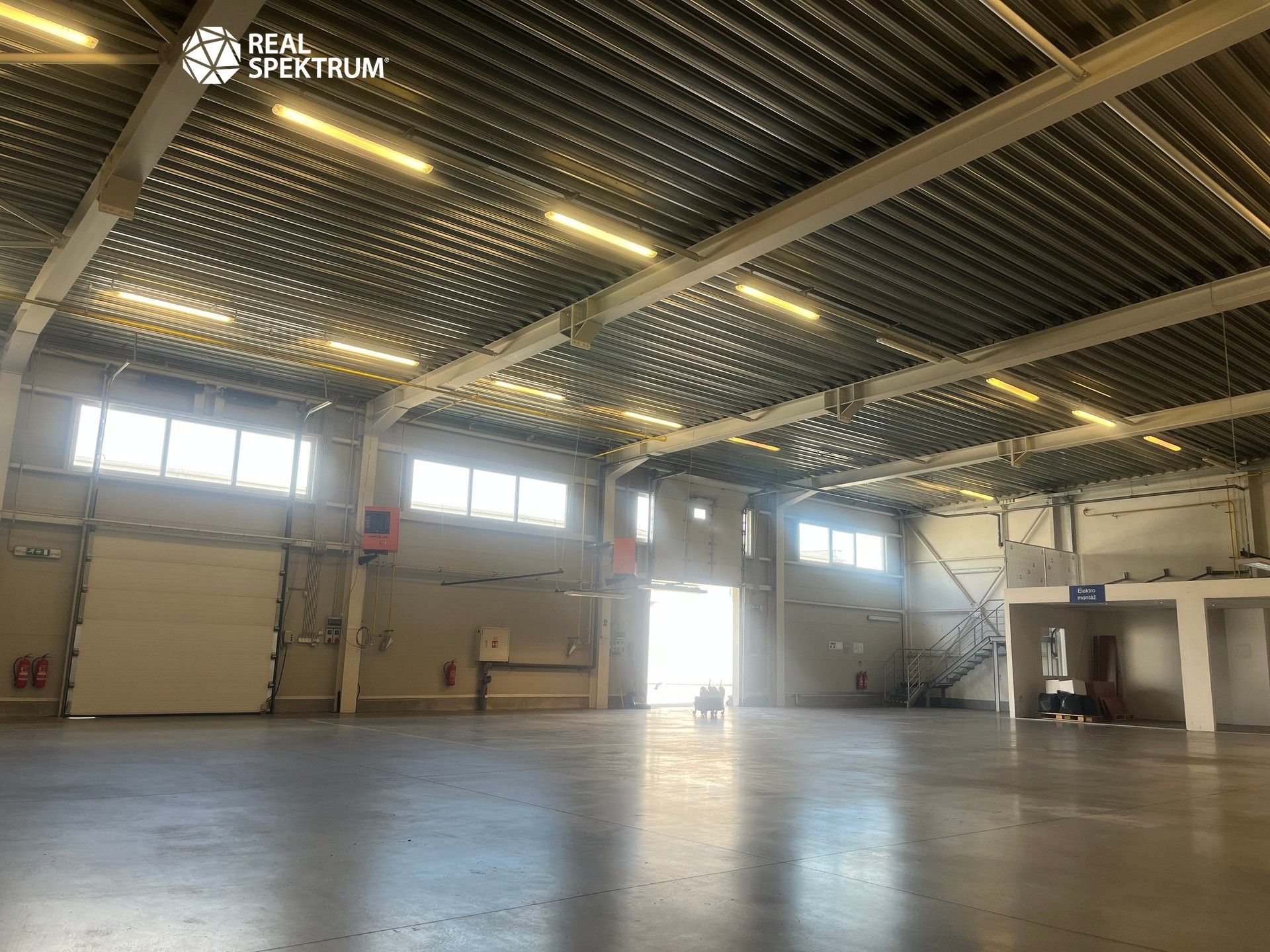 Pronájem komerčního prostoru 950 m² - foto 29