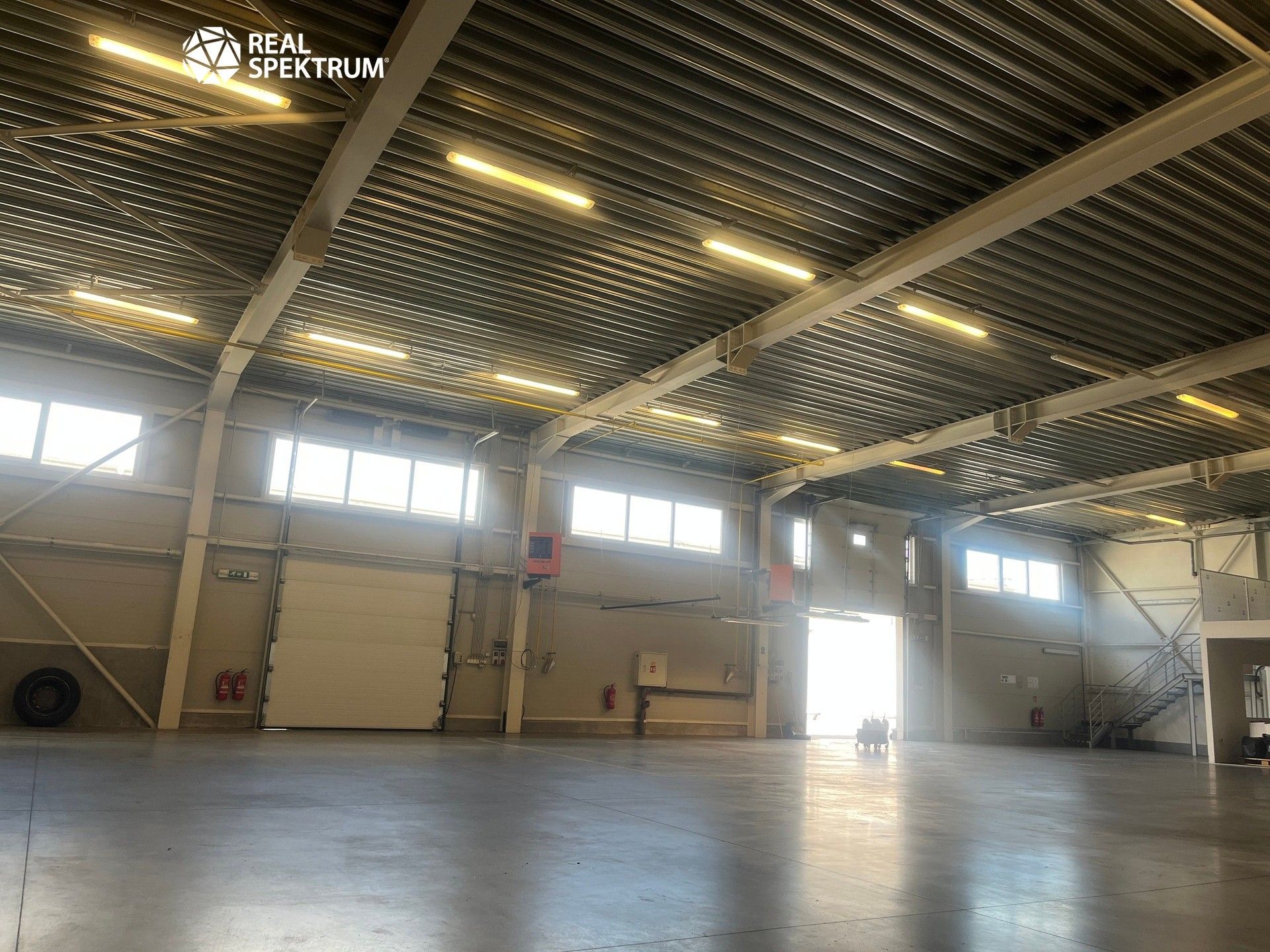 Pronájem komerčního prostoru 950 m² - foto 28