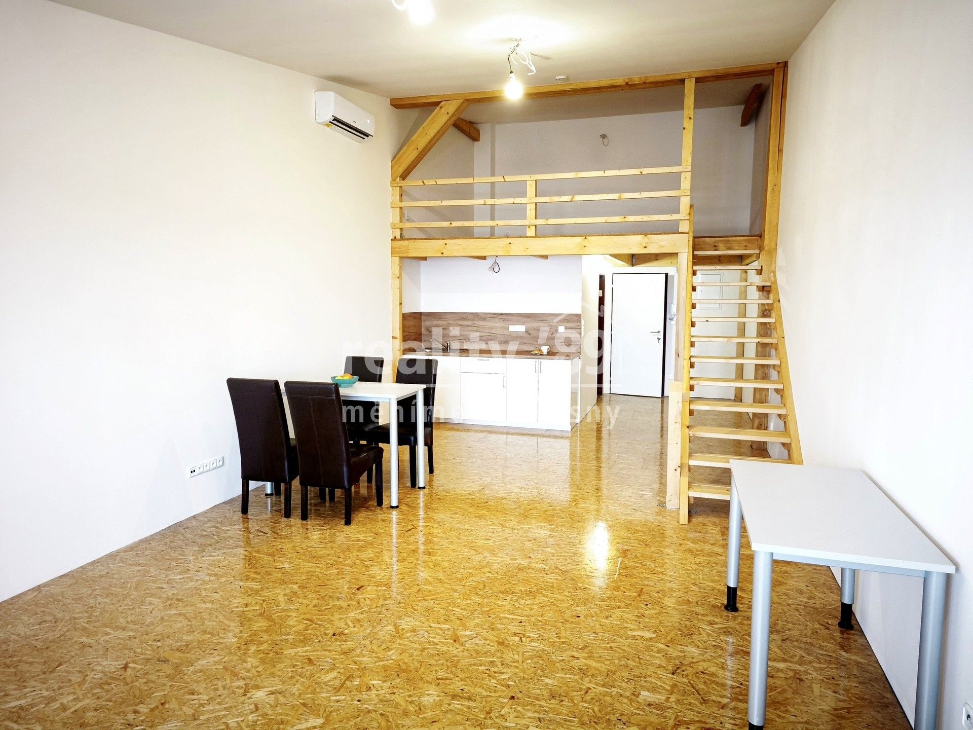 Pronájem komerčního prostoru 67 m² - foto 4