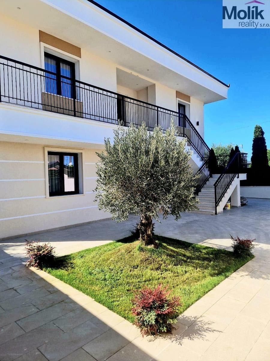 Prodej domu 235 m² - foto 1
