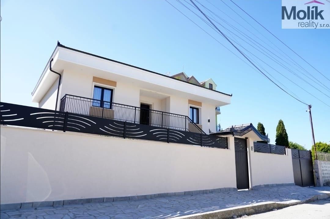 Prodej domu 235 m² - foto 2
