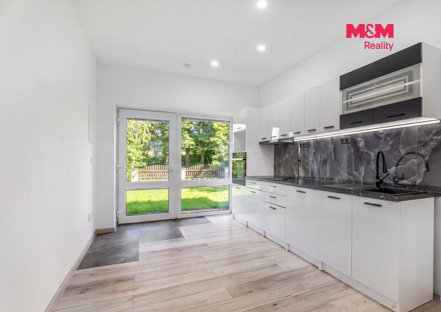 Pronájem bytu 4+kk 90 m² - foto 1