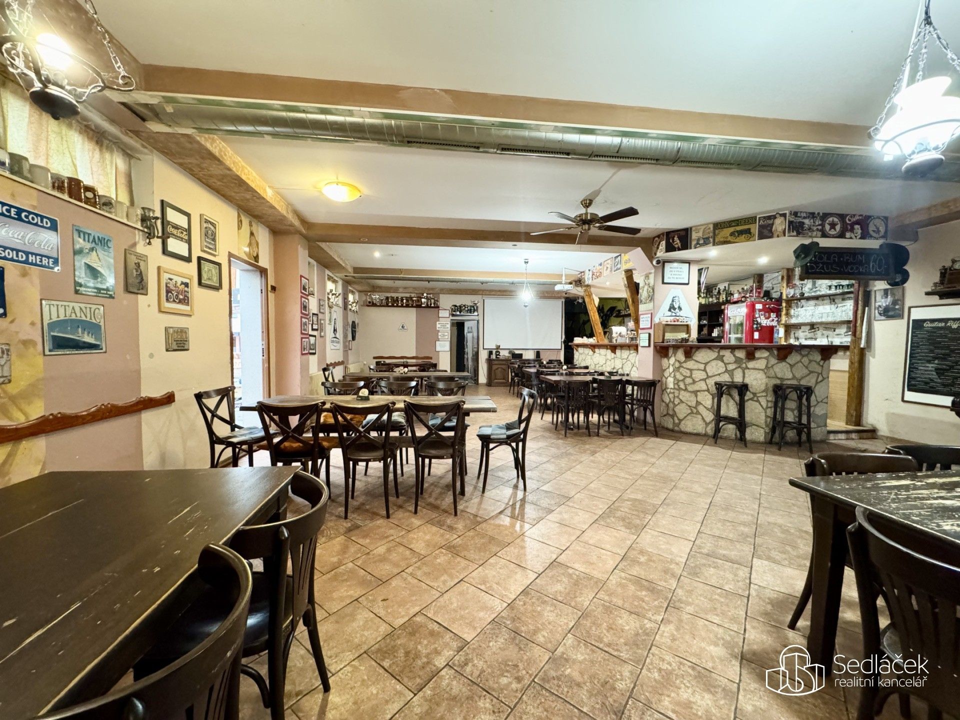 Pronájem komerčního prostoru 166 m² - foto 1